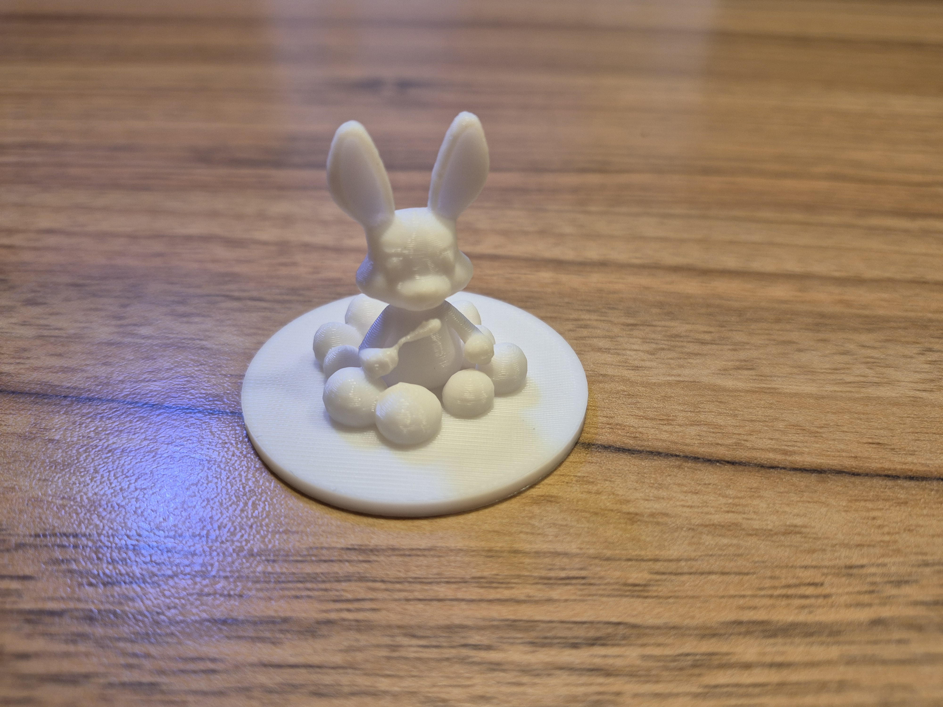 Easter Bunny coloring Eggs / Osterhase bemalt Eier