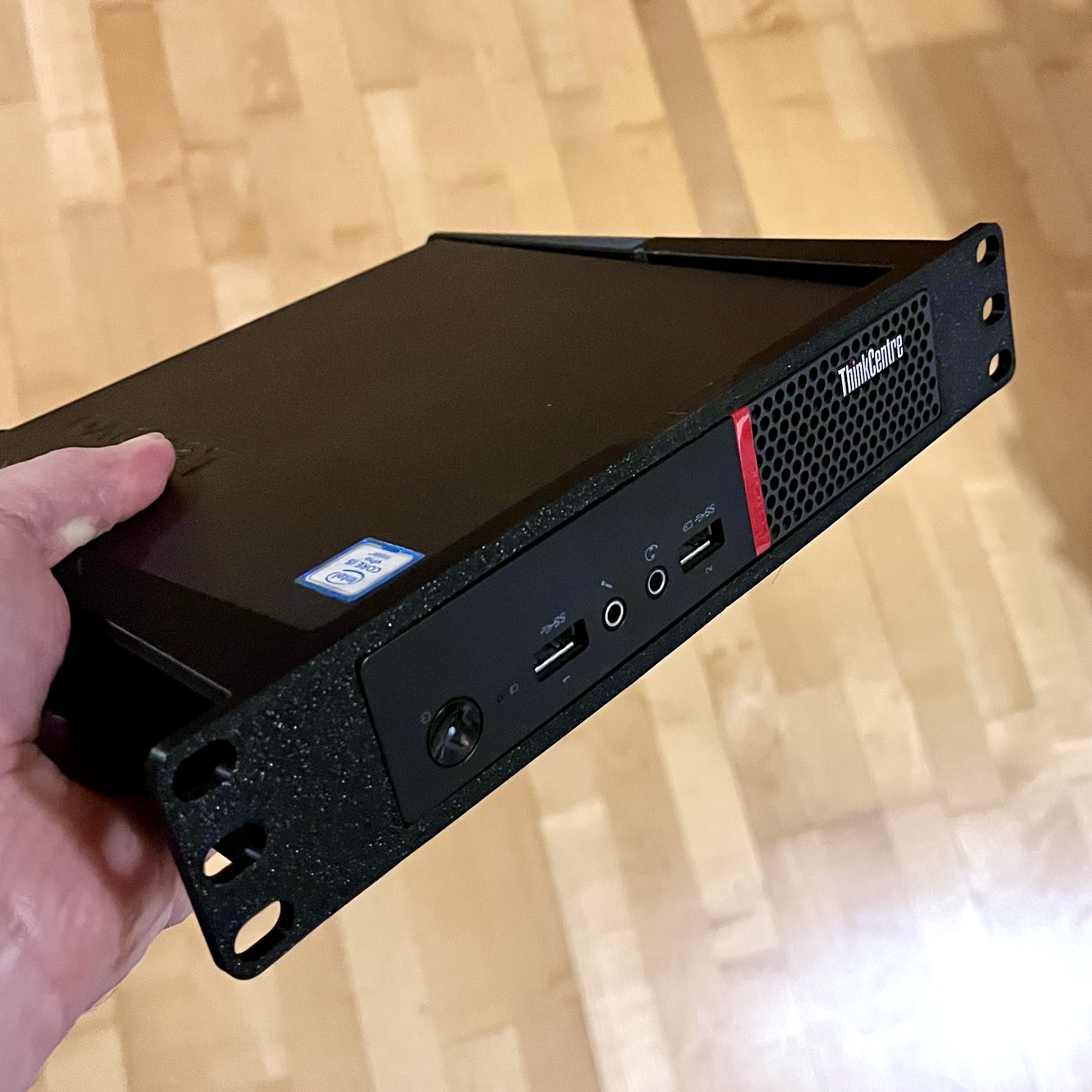 Lenovo ThinkCentre M 10" Rack Mount