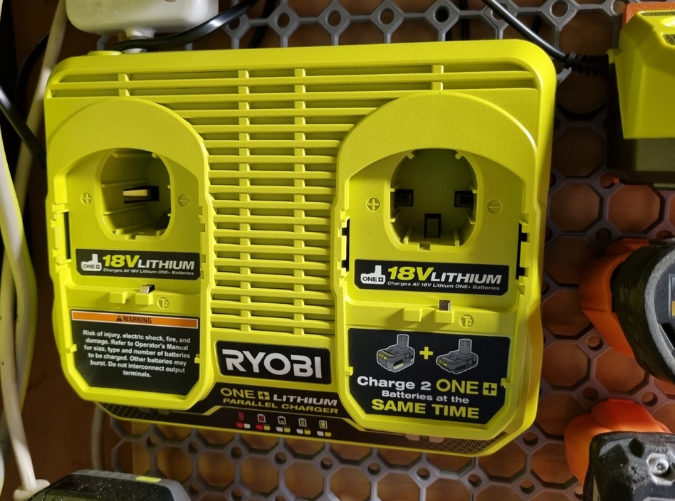 Ryobi 18V Dual Port Charger RC18240 holder (Multiboard / Multiconnect)