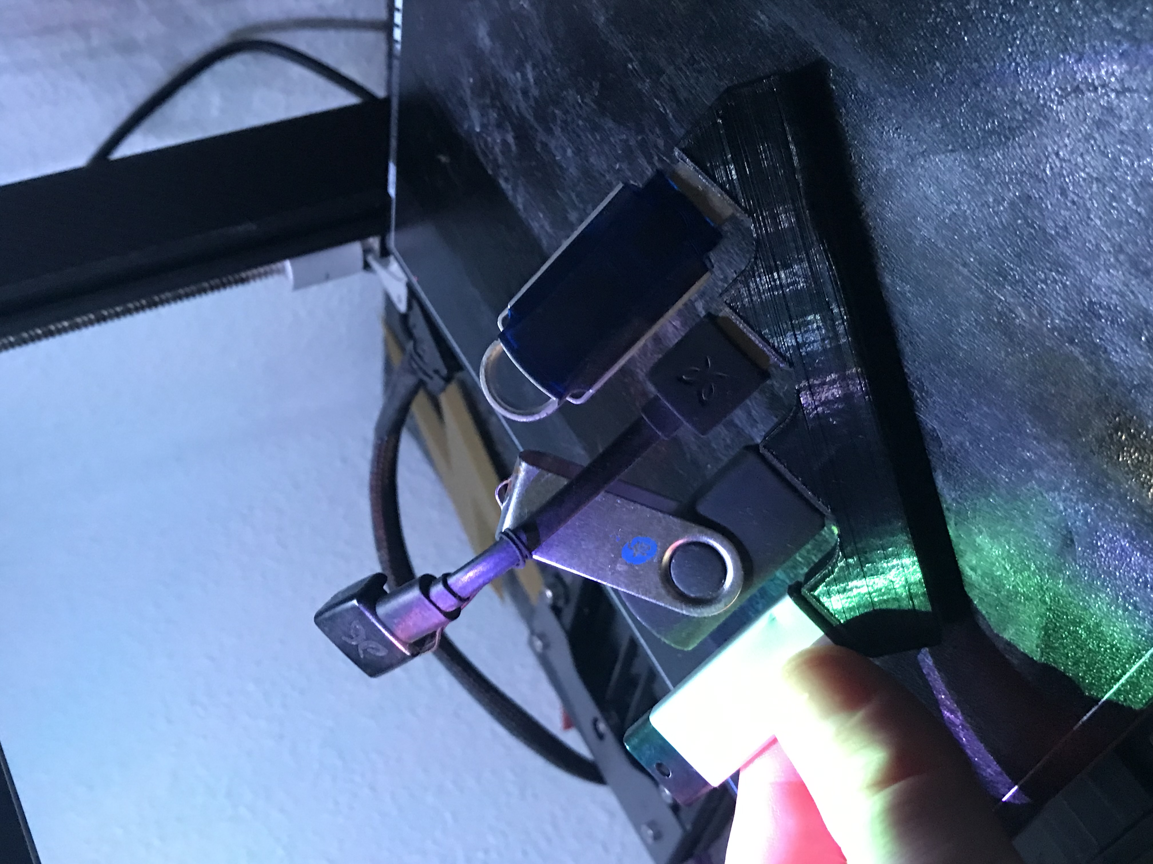 USB Holder Screen Mount! by Jacopopsen | Download free STL model ...