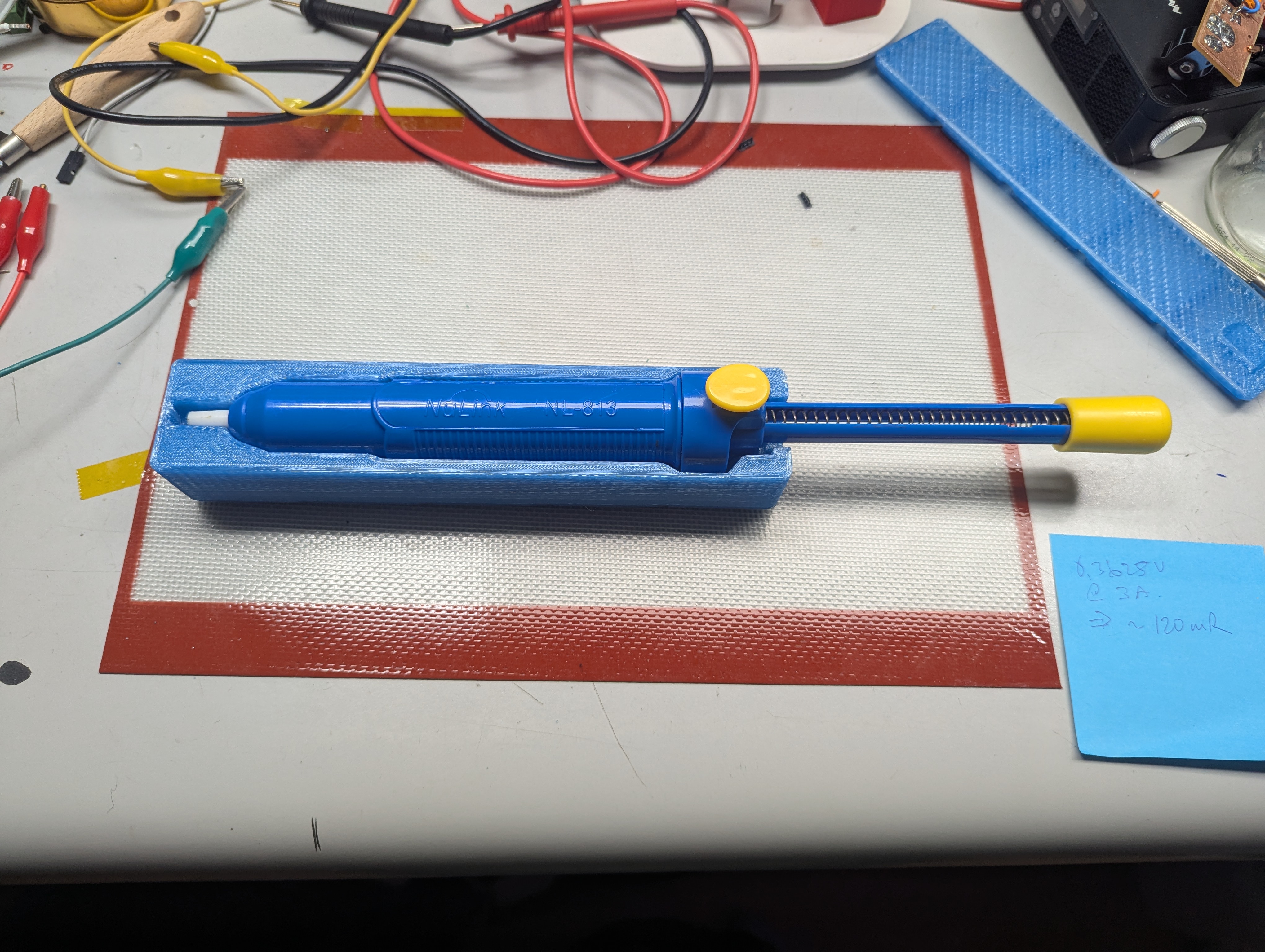 Gridfinity 1x5 tray for large desoldering pump ("NL813", "Big Desoldering Pump", "Solder Puller", similar to "Soldapullt").
