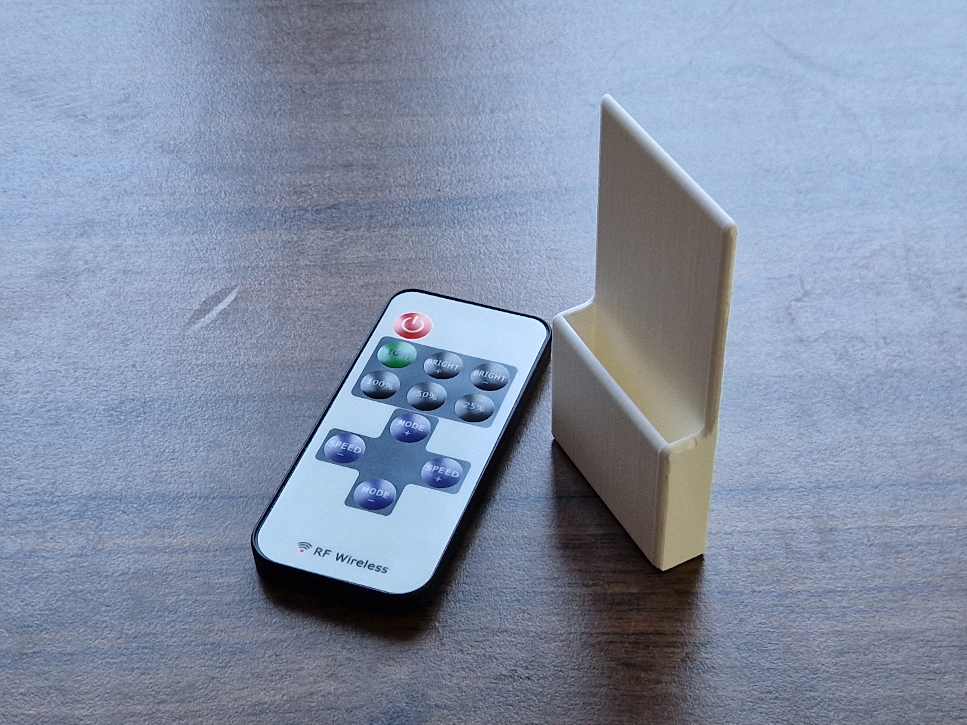 Miniatura 4 do modelo 3D LED remote control holder