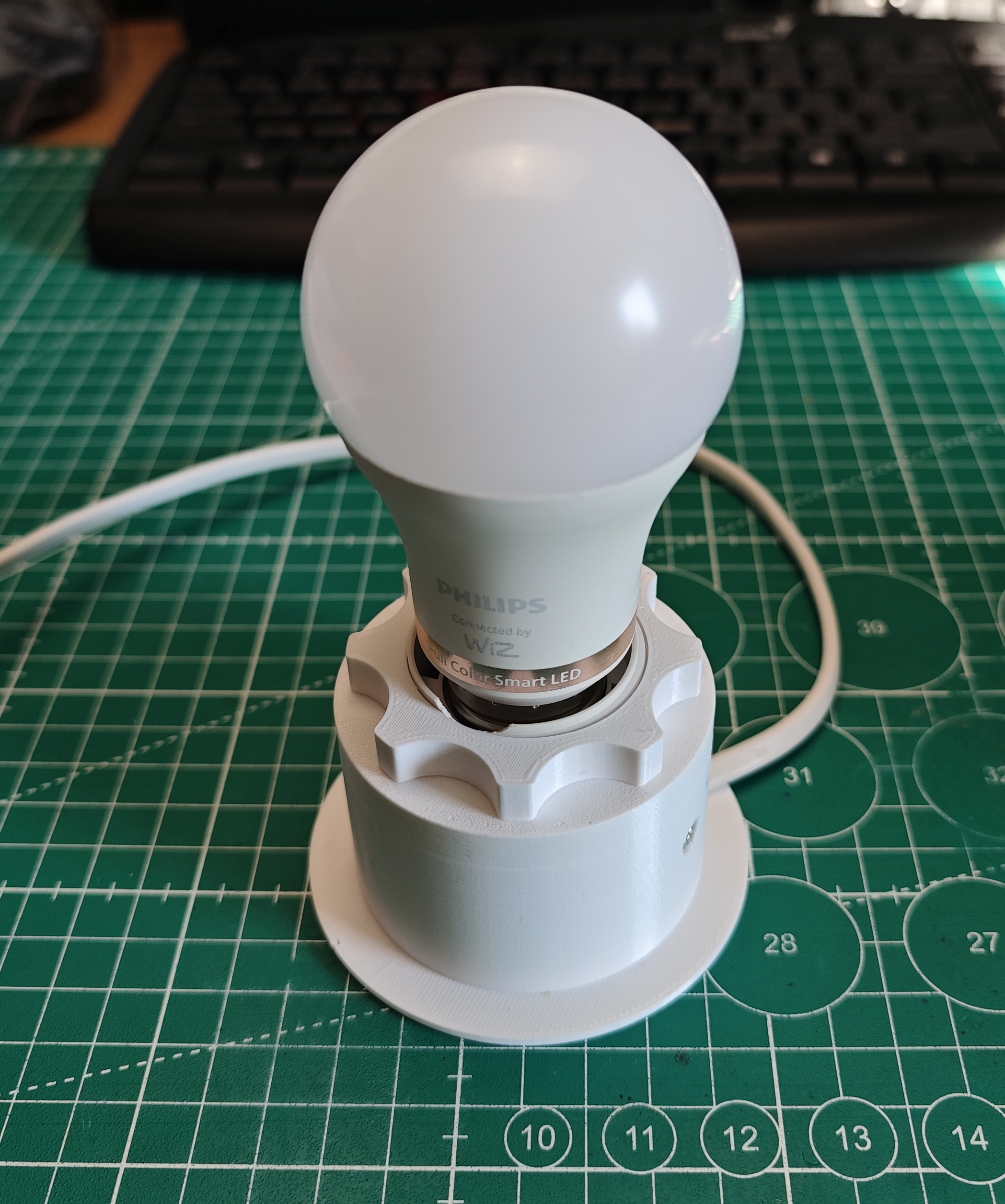E27 bulb socket stand