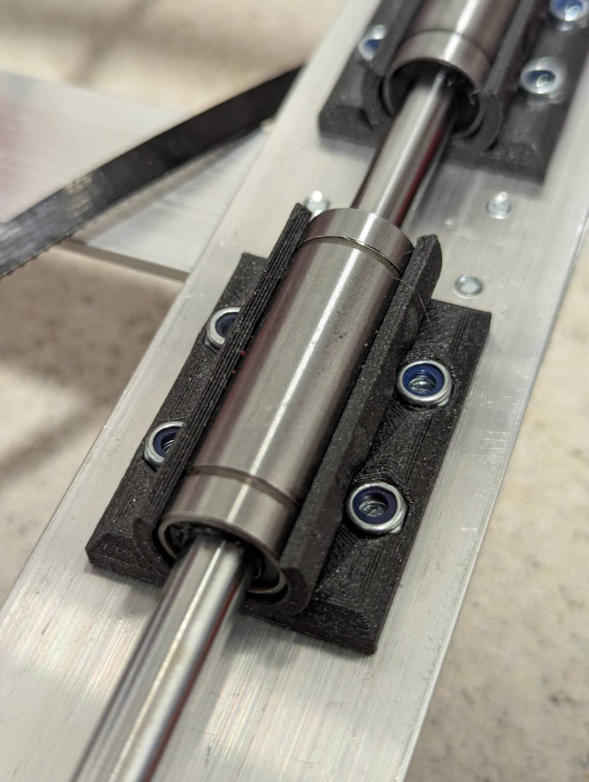 LM8LUU holder with SC8UU holes