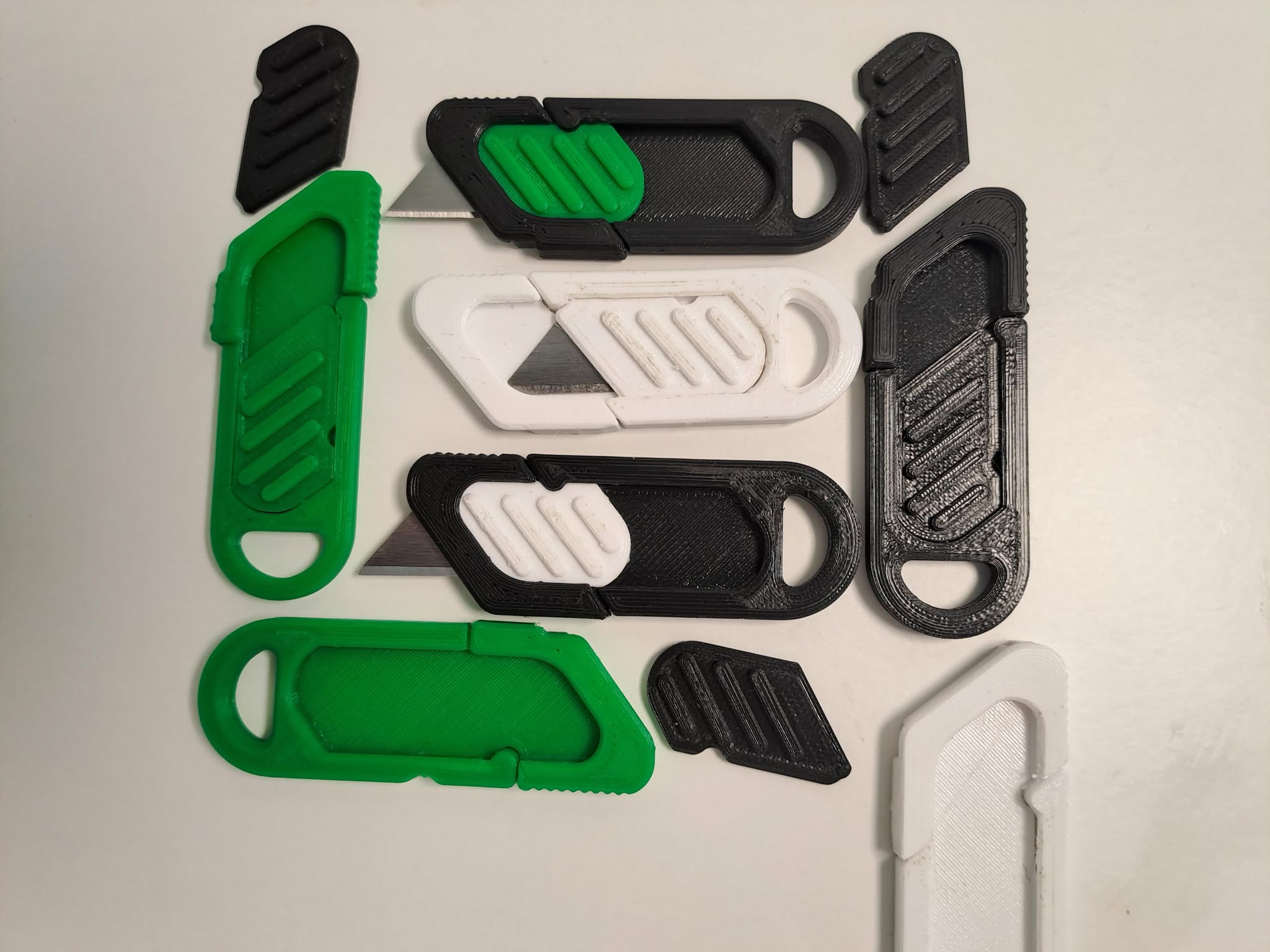 Miniatura 3 do modelo 3D Tiny utility knife keychain