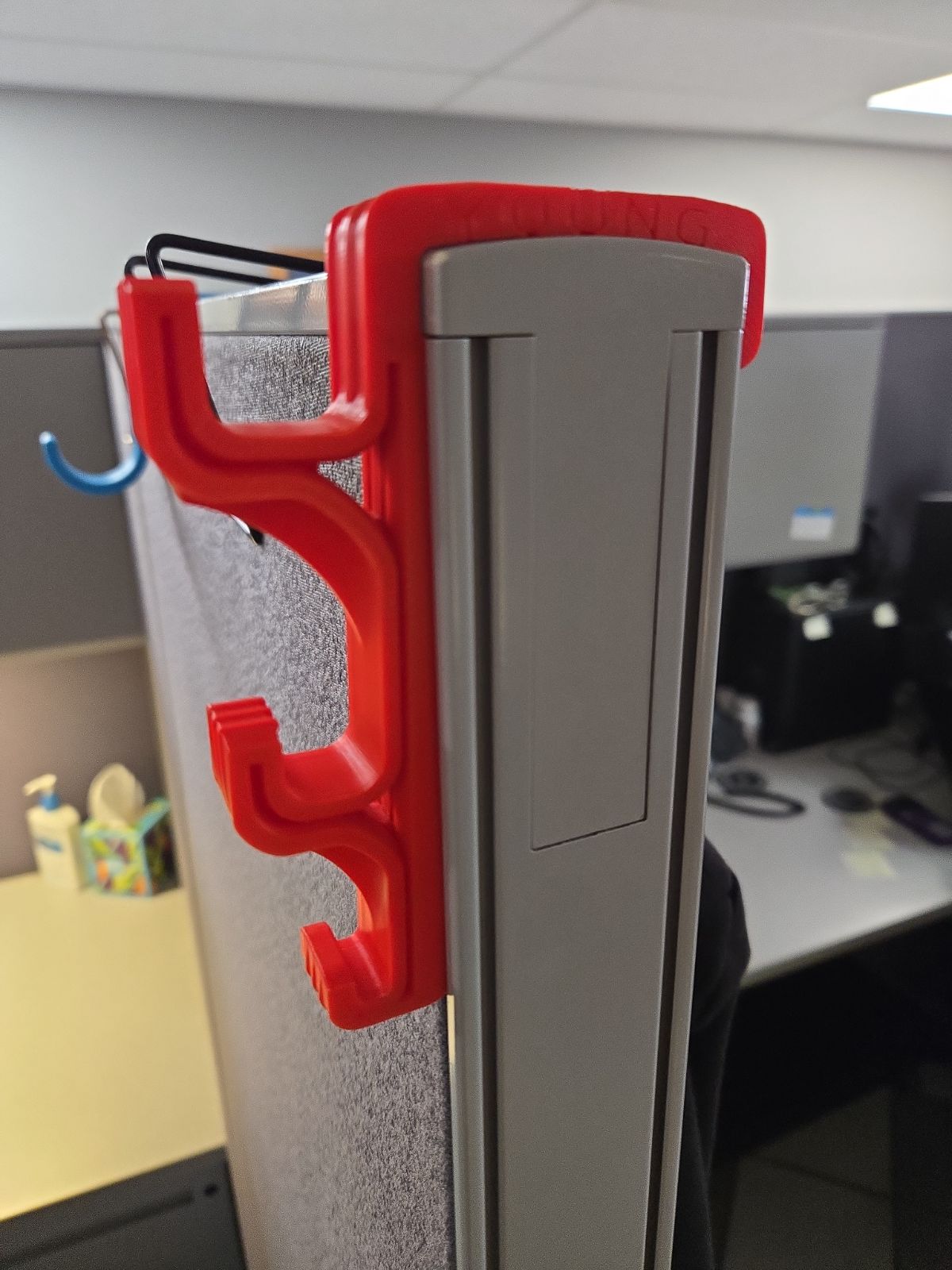 Cubicle Coat Catch_._Hanger Extraordinaire_
