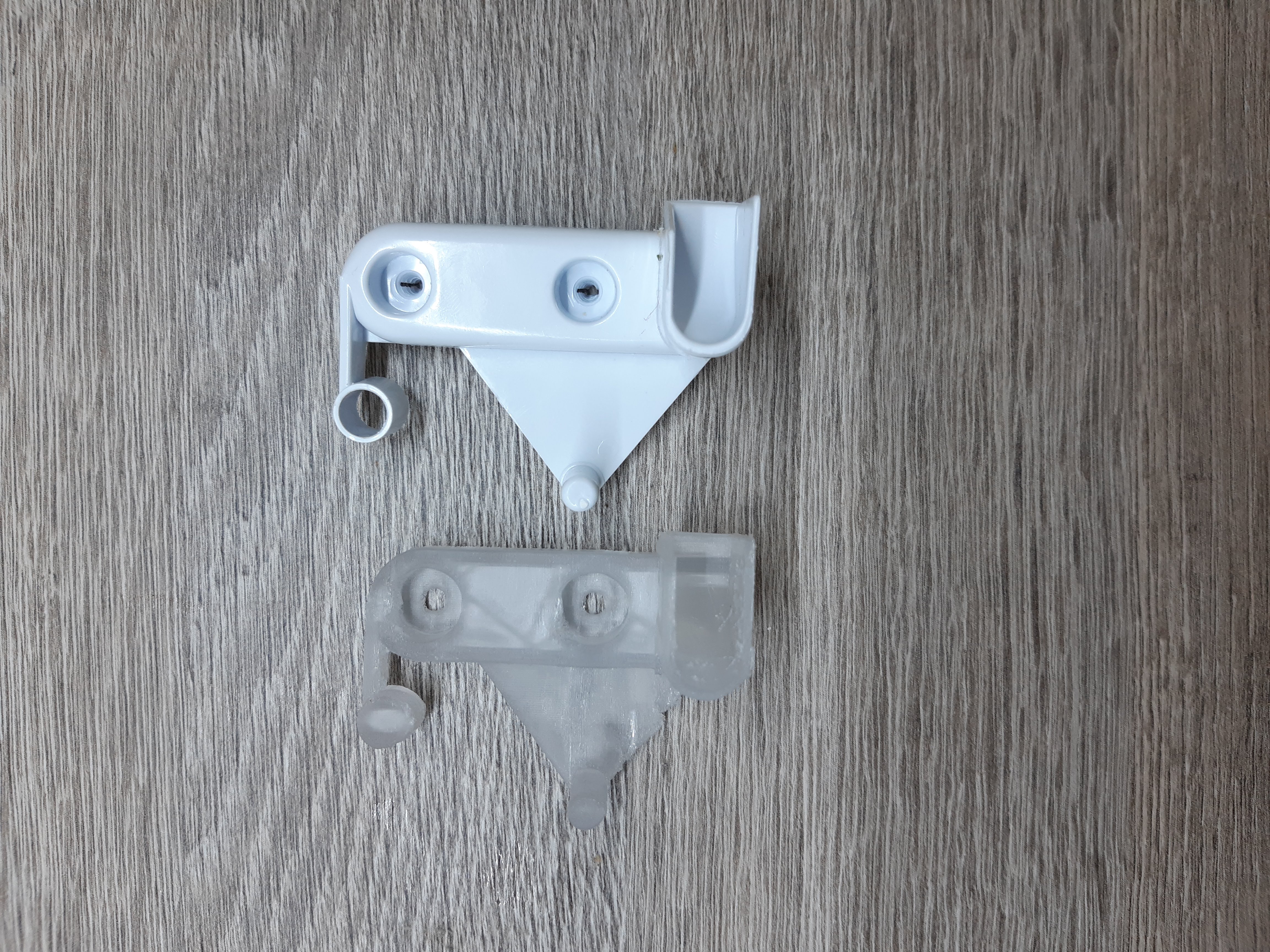 Indesit freezer door locking mechanism