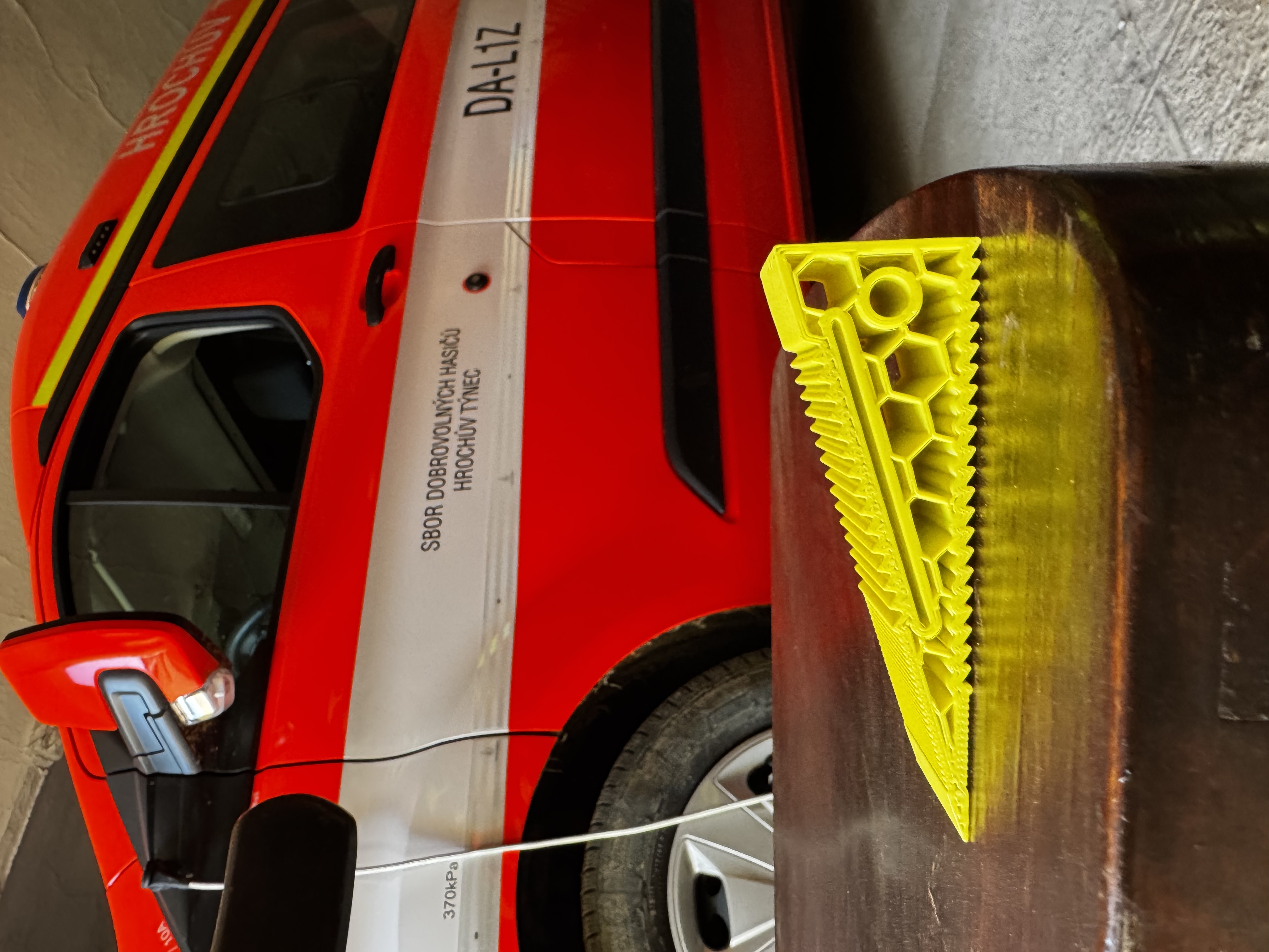Rescue wedge firefighters - Dveřní klín pro hasiče