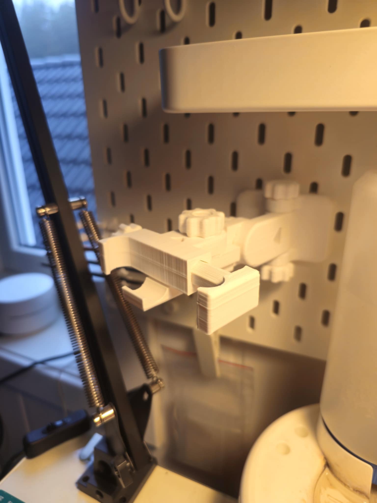 Adjustable Skadis phone mount - Remix - 90 degree rotation for vertical holding
