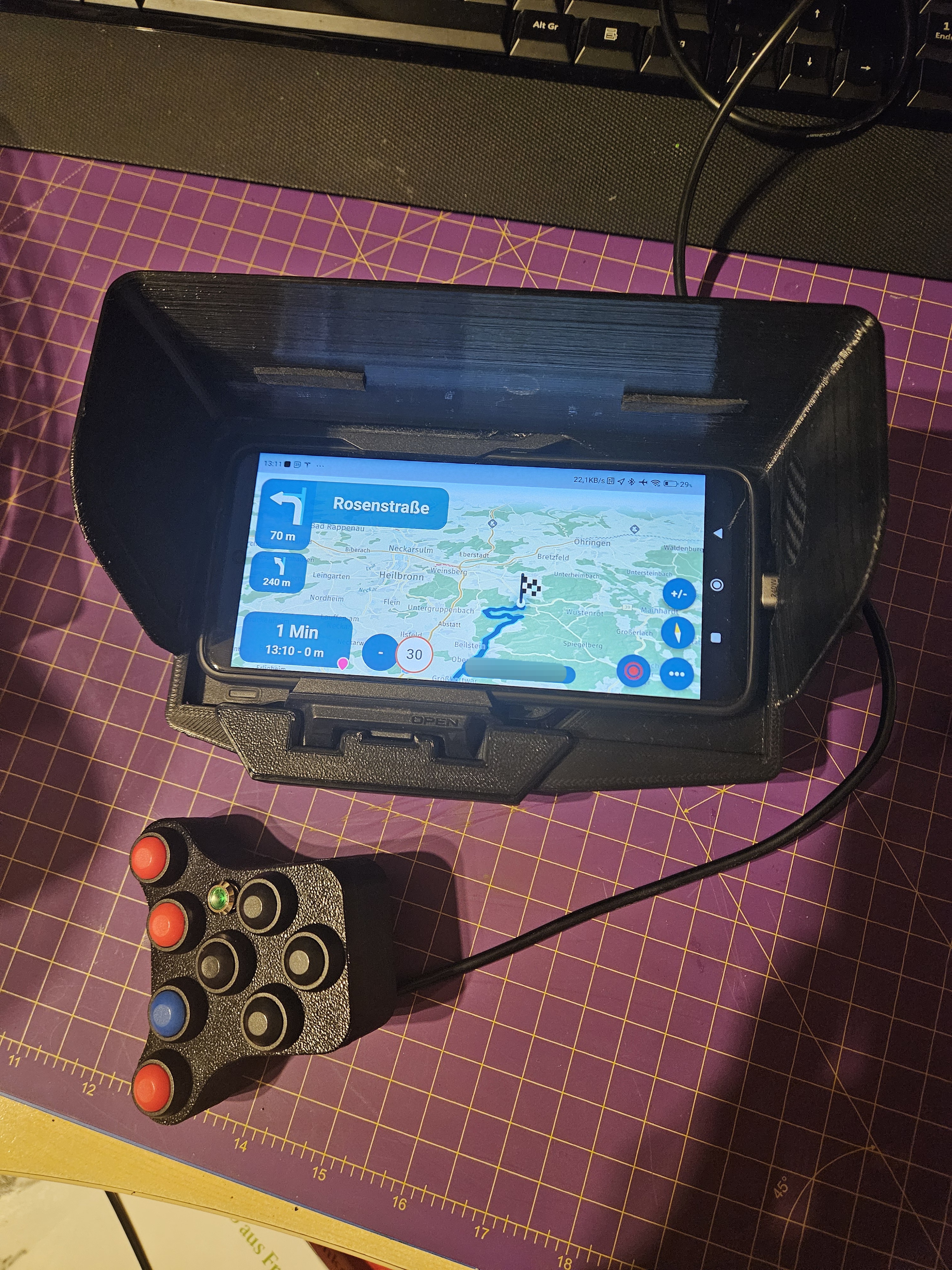 Lock for sunshade BMW connected ride cradle from Alvomane