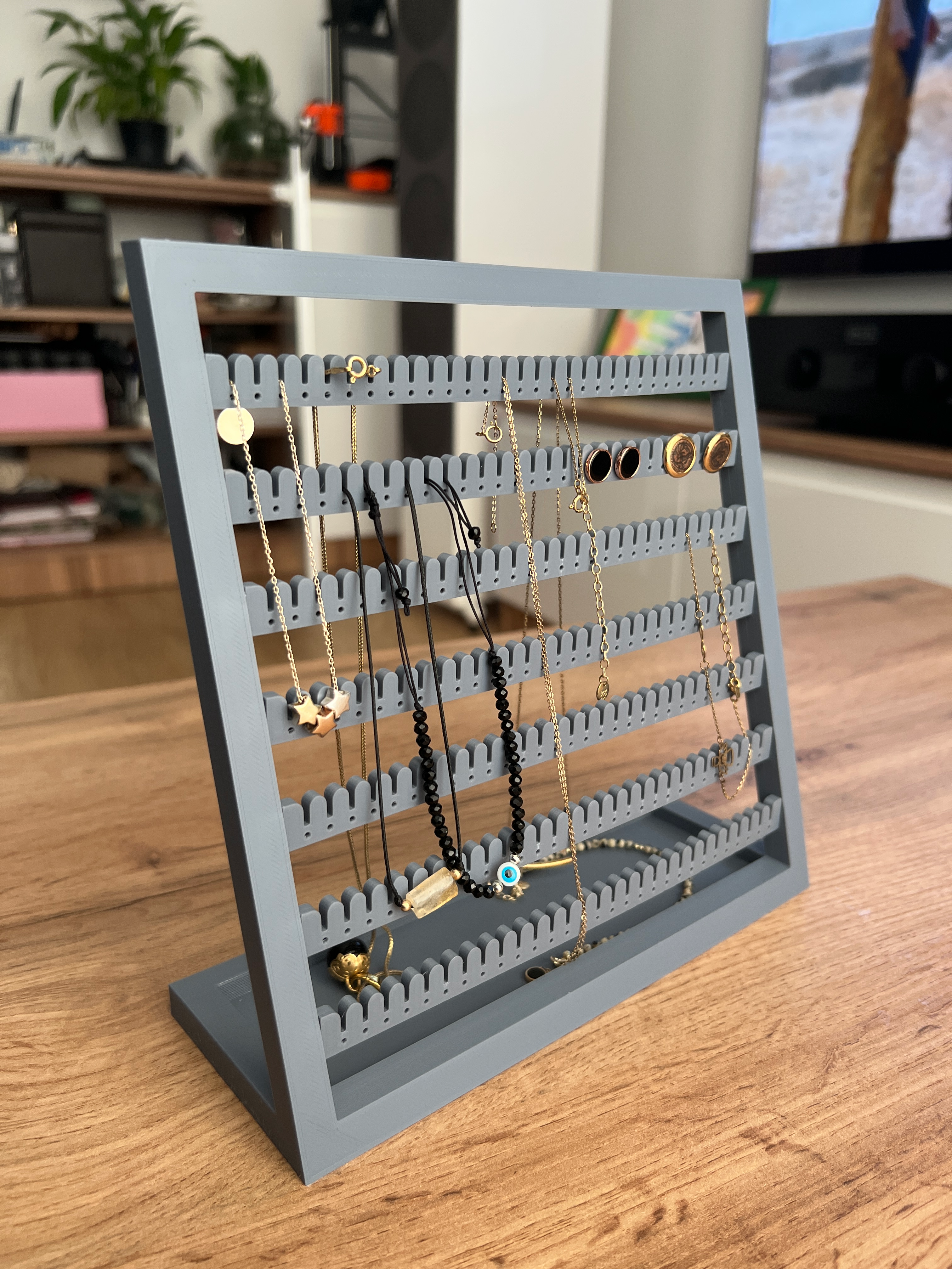Earrings standing holder with replaceable inserts