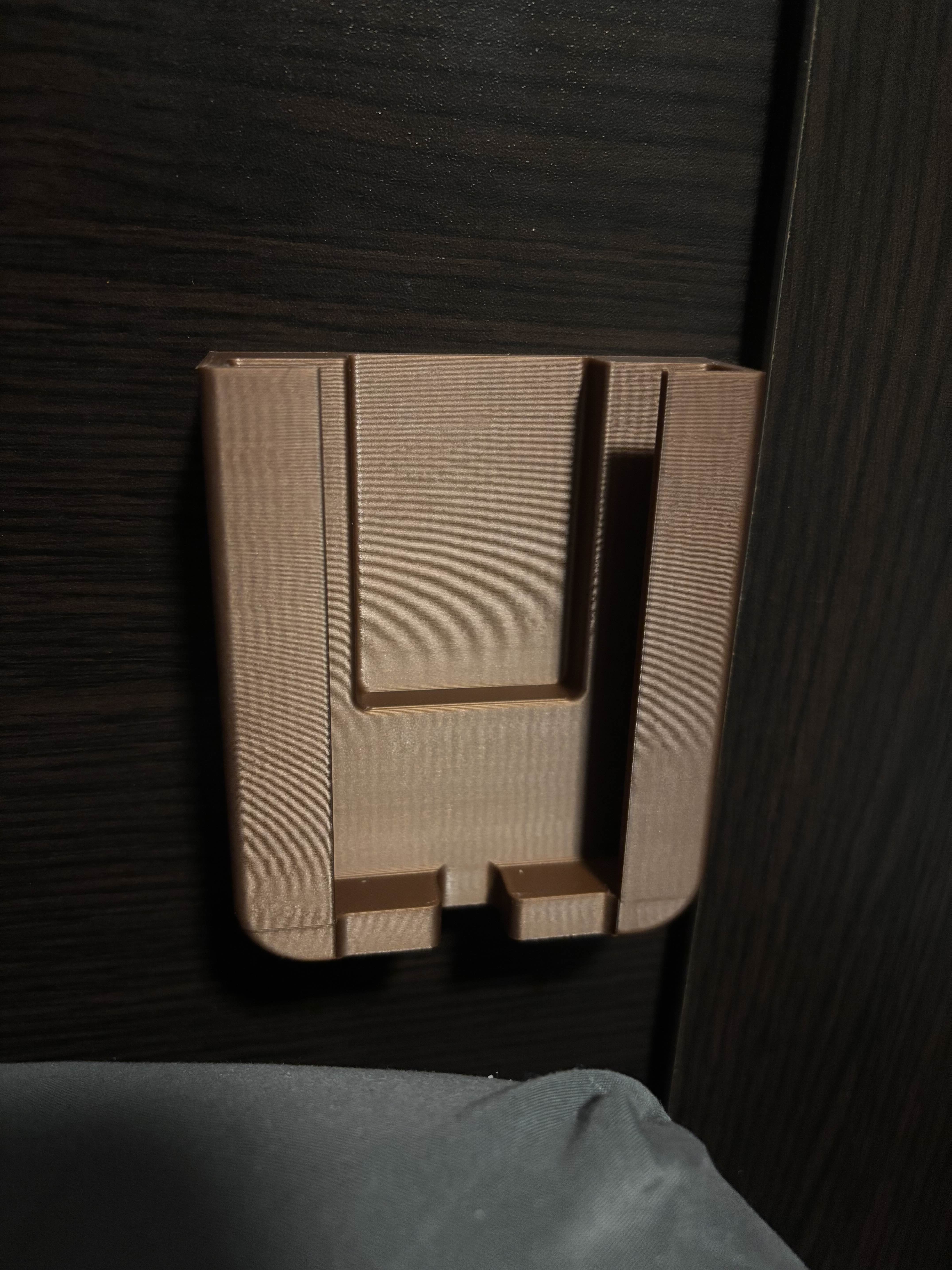 iphone 15 with case holder