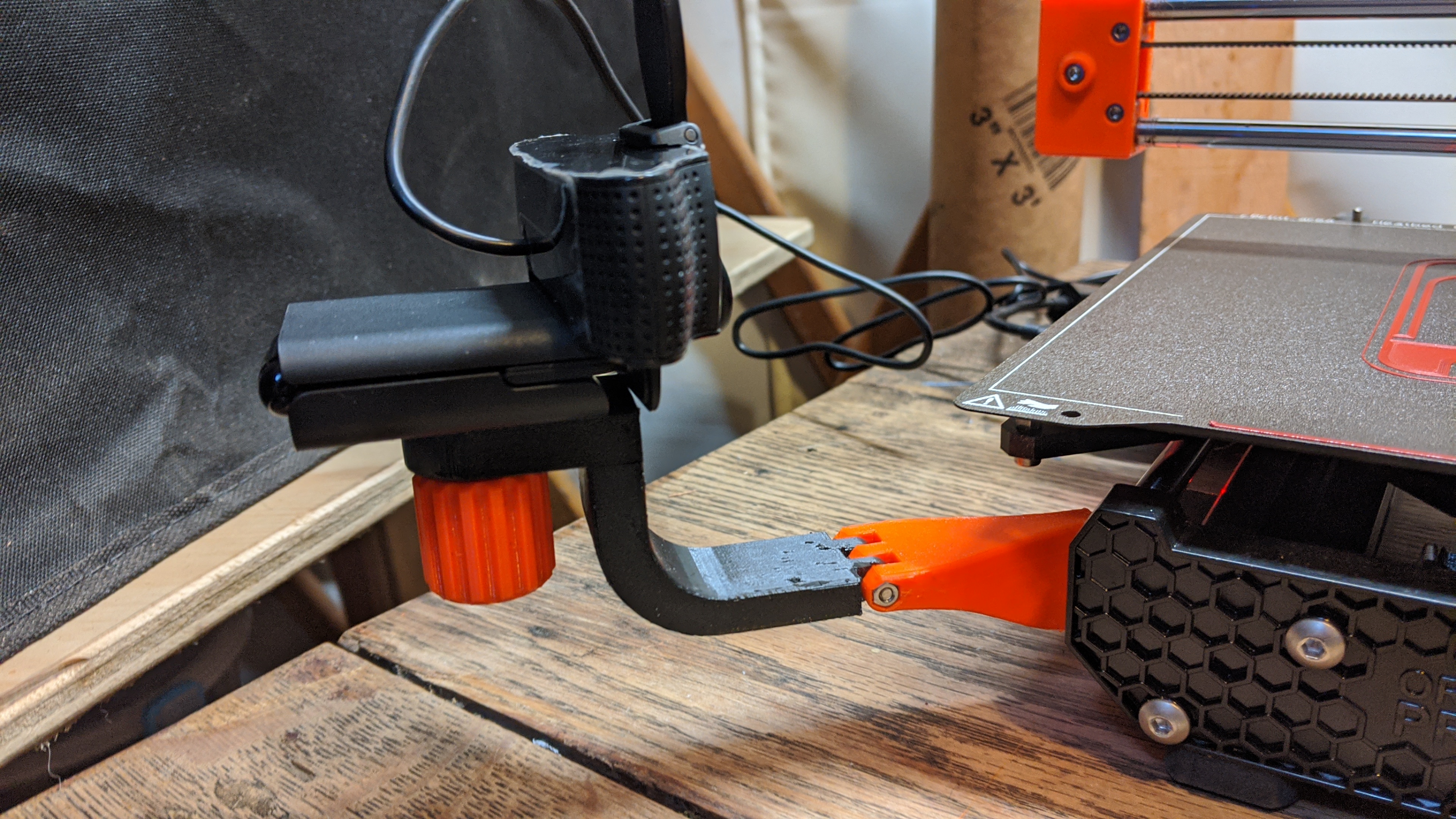 Horizontal hinge for C920s