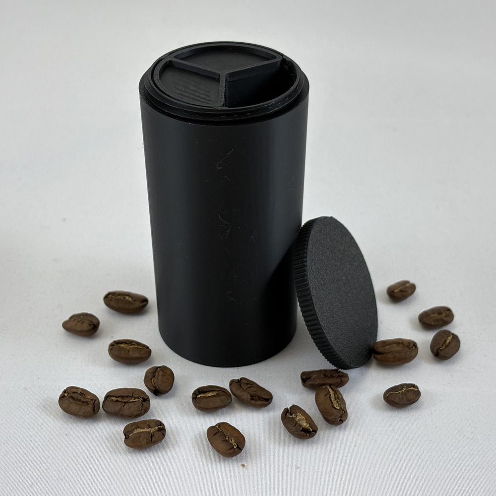 Coffee container compatible with AeroPress Go