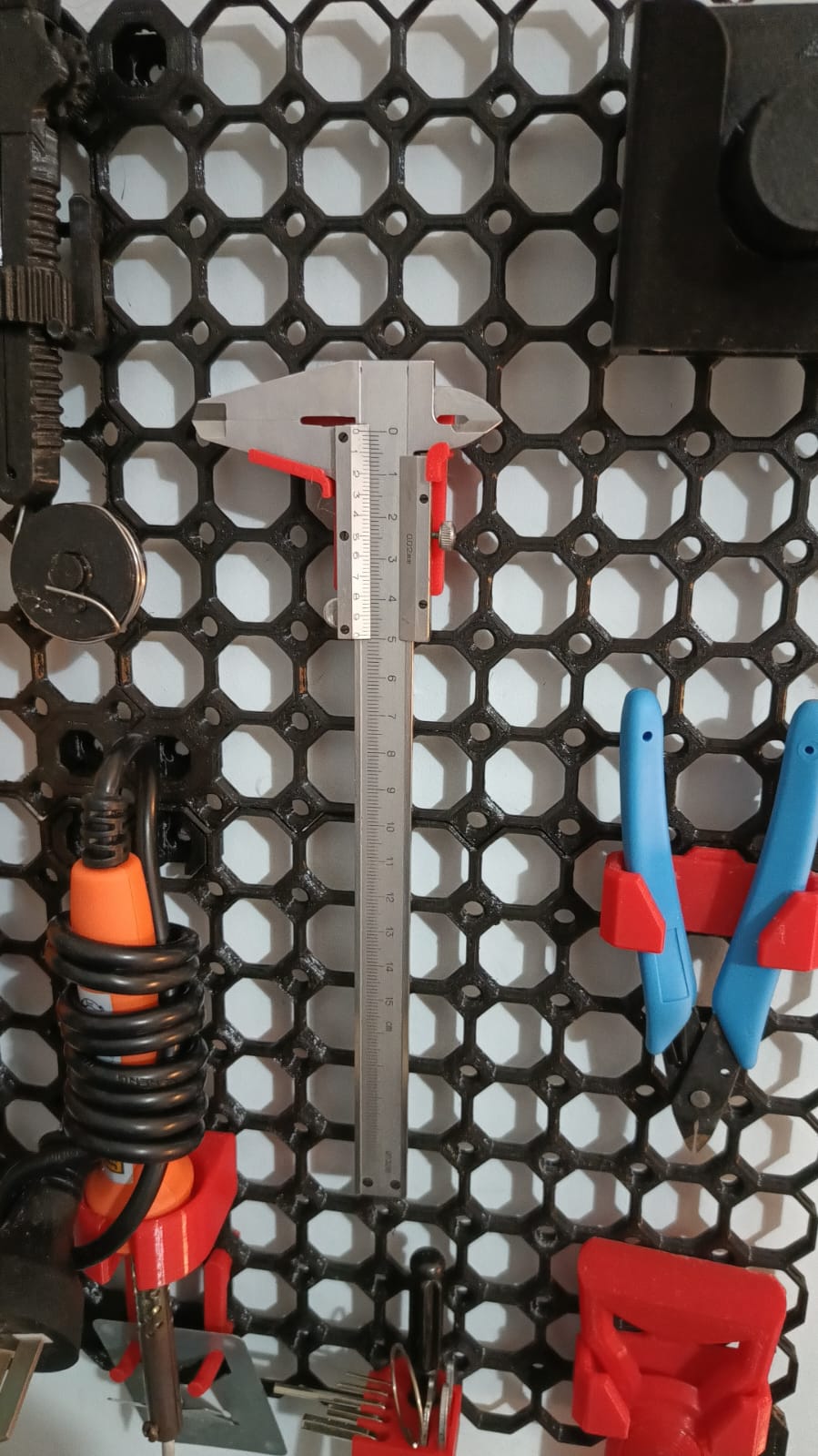 Caliper Holder for Multiboard Wall – Small Thread Multipoint Mount