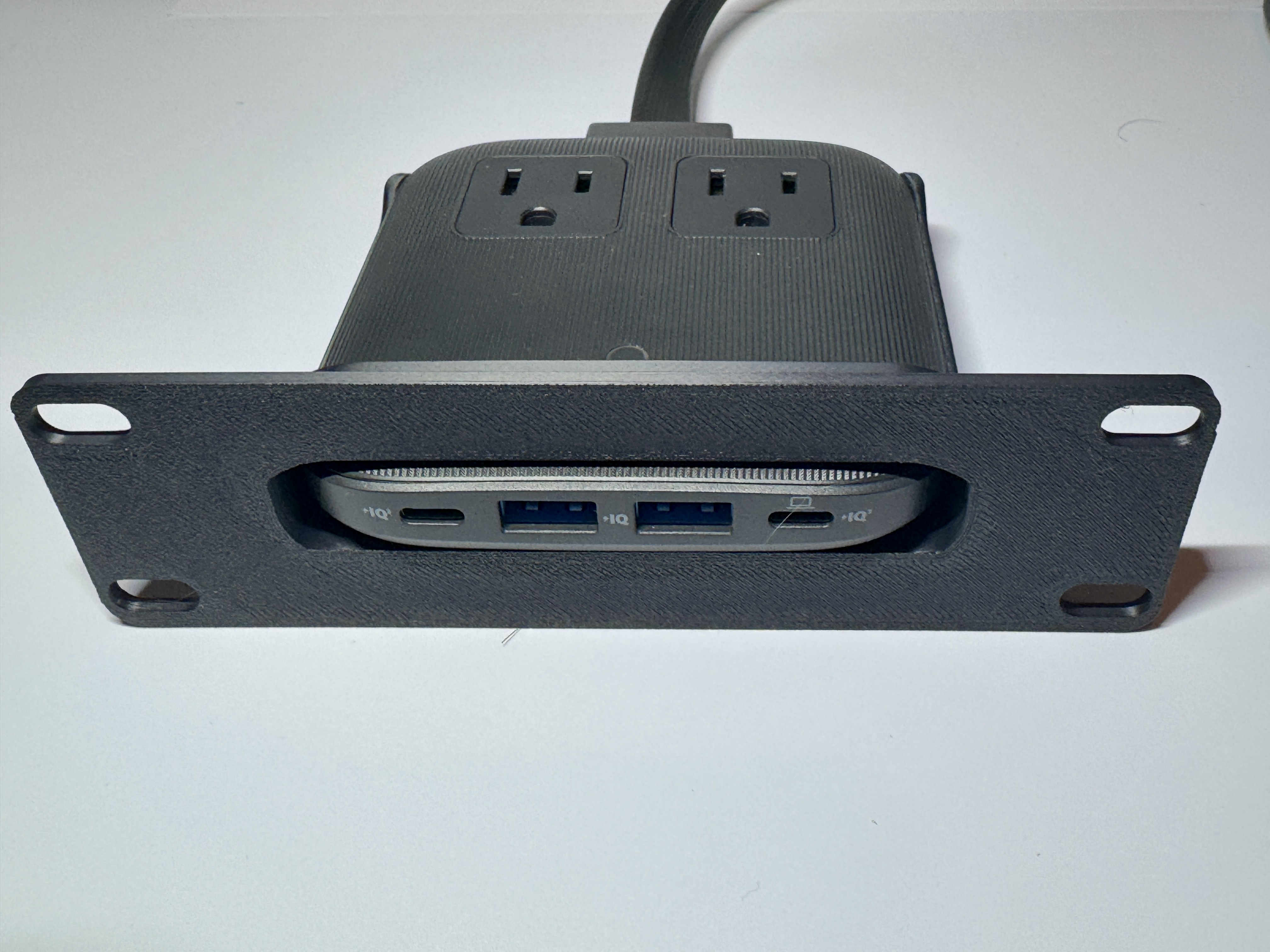 6-inch Rack Mount PDU Anker Nano Charging Station