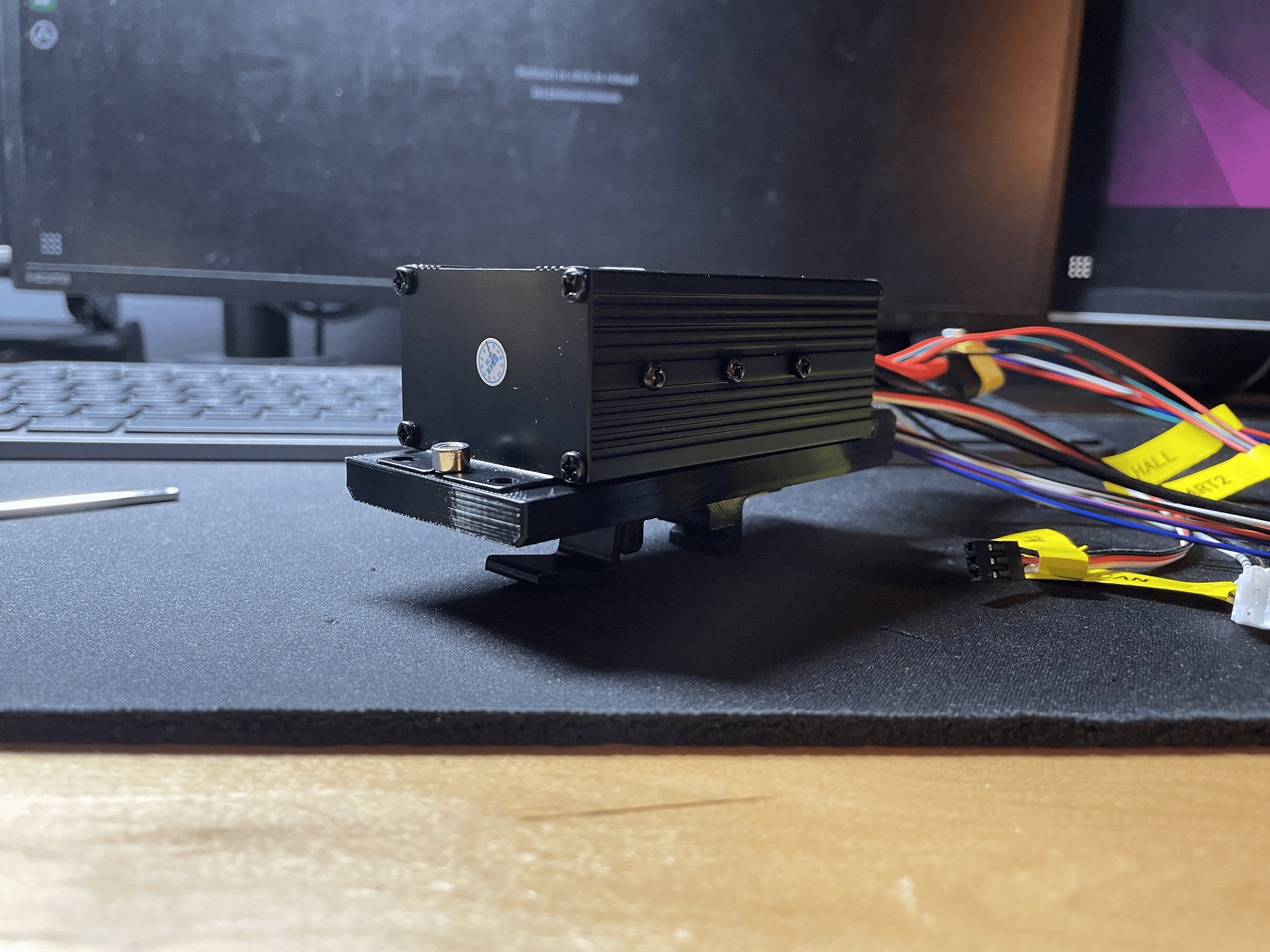FLIPSKY 75100 CARRIER WITH DIN RAIL MOUNT
