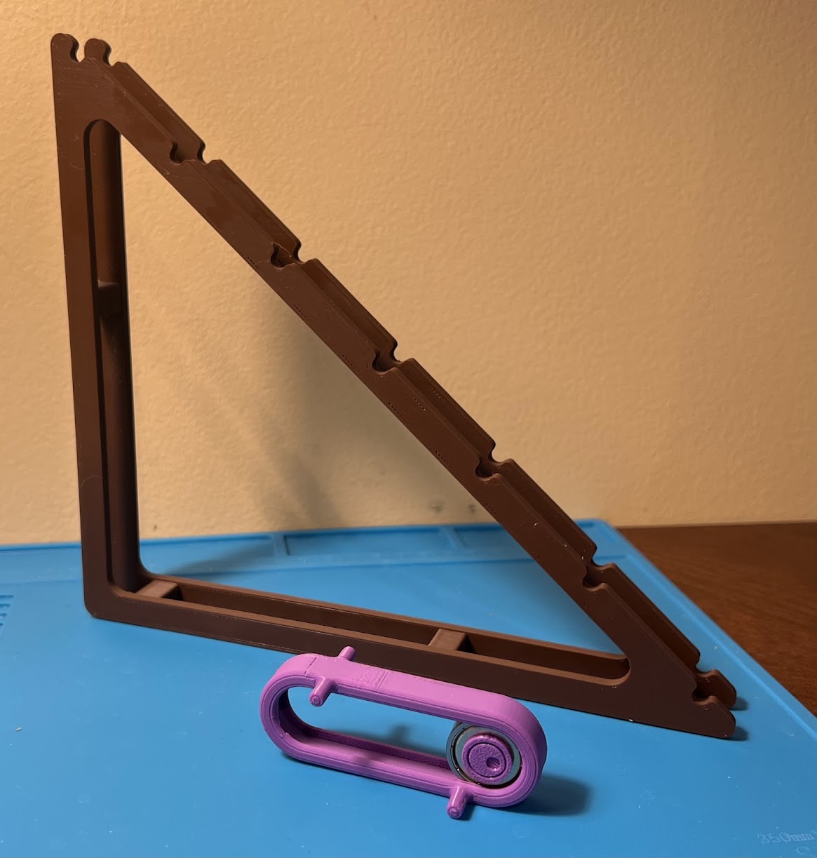 Miniatura 3 do modelo 3D Dynamic Tumbling Toy