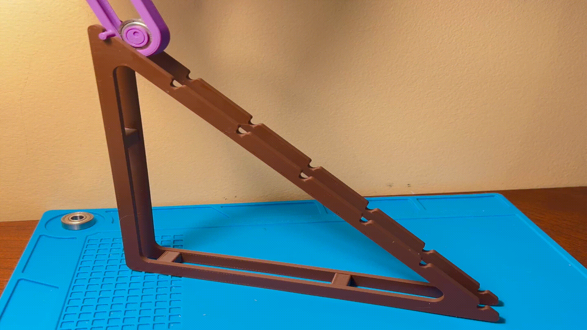 Miniatura 2 do modelo 3D Dynamic Tumbling Toy