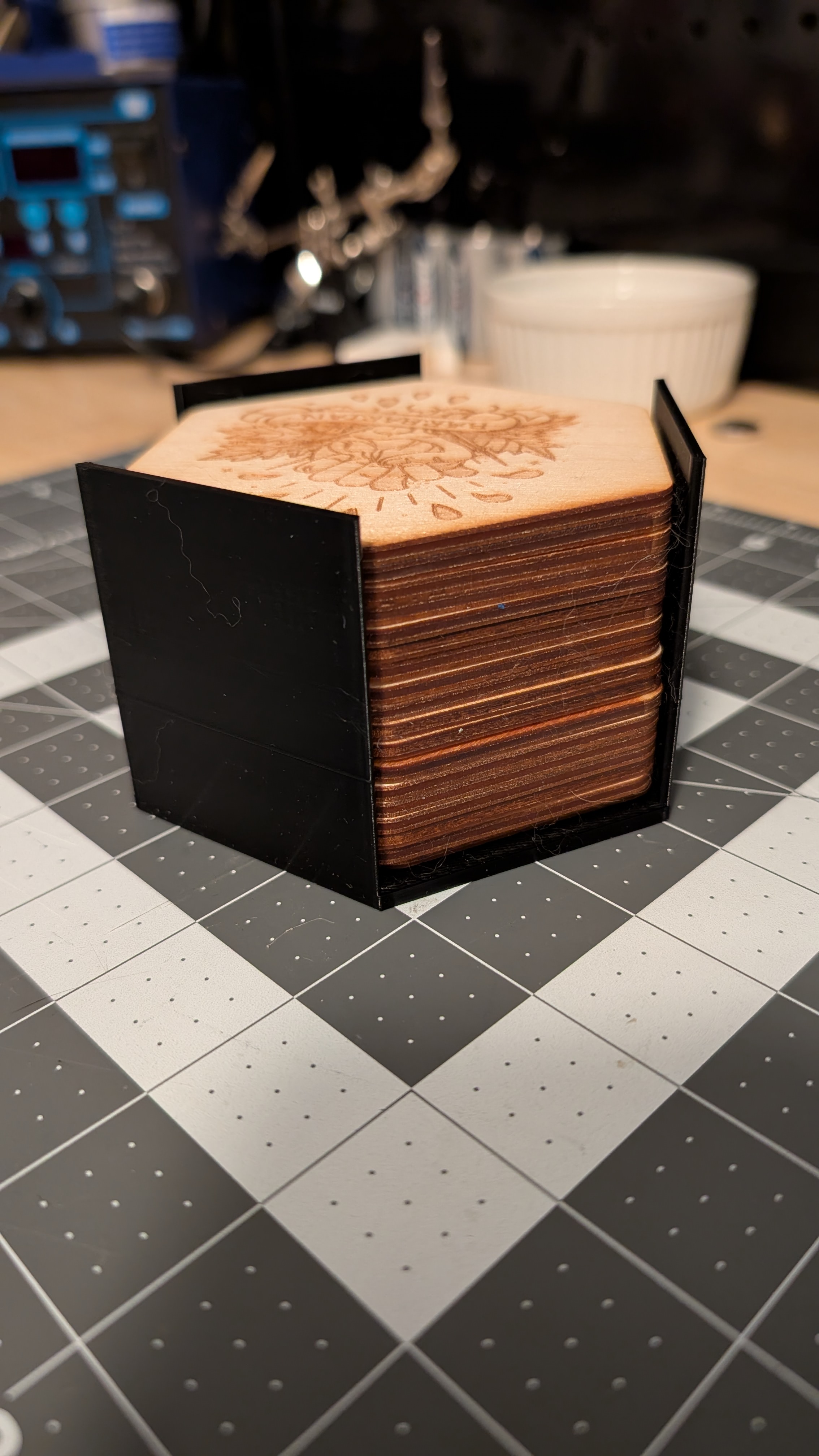Miniatura 2 do modelo 3D Hexagonal Coaster Holder