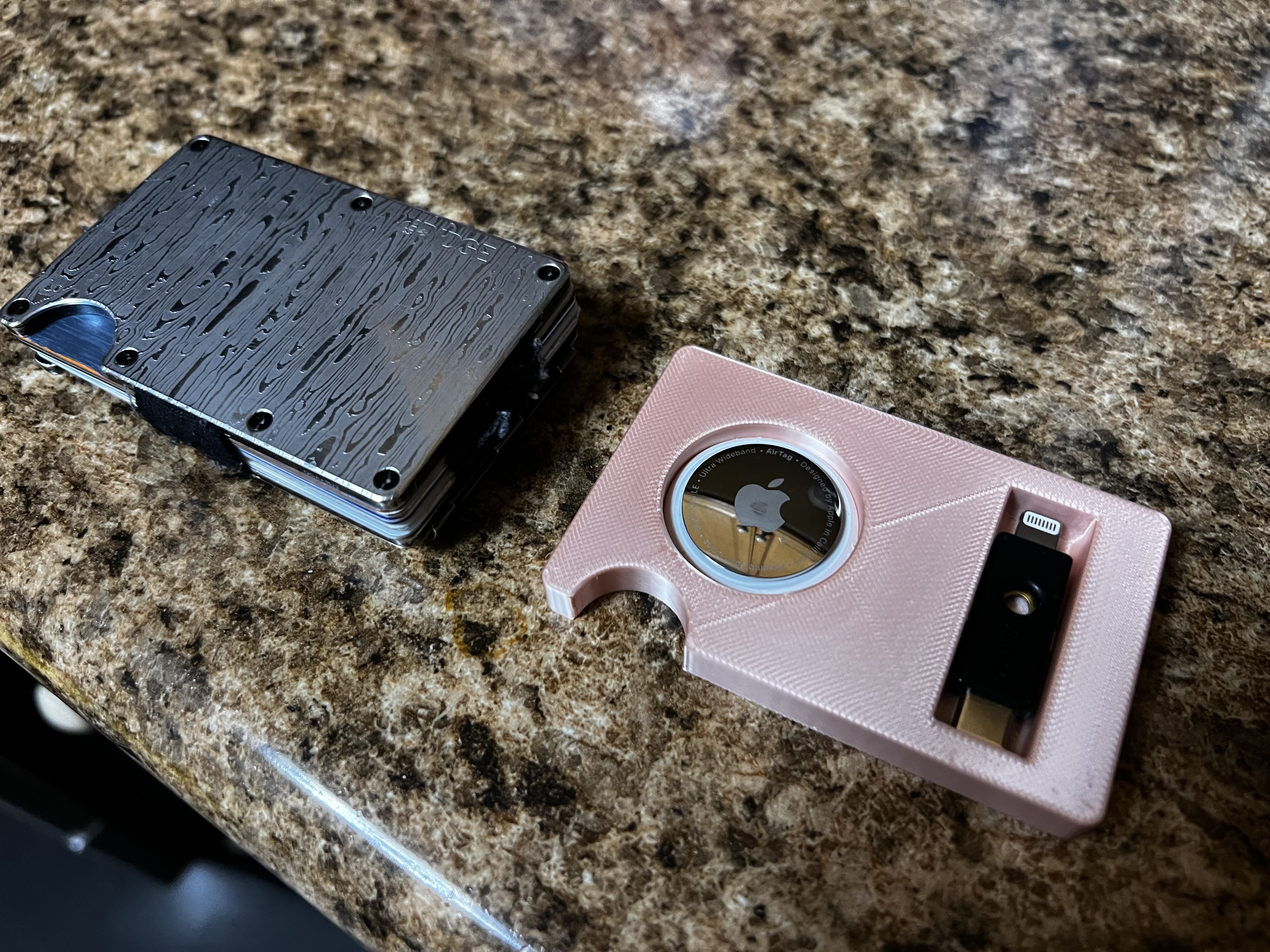 Ridge Wallet Insert Airtag and Slot