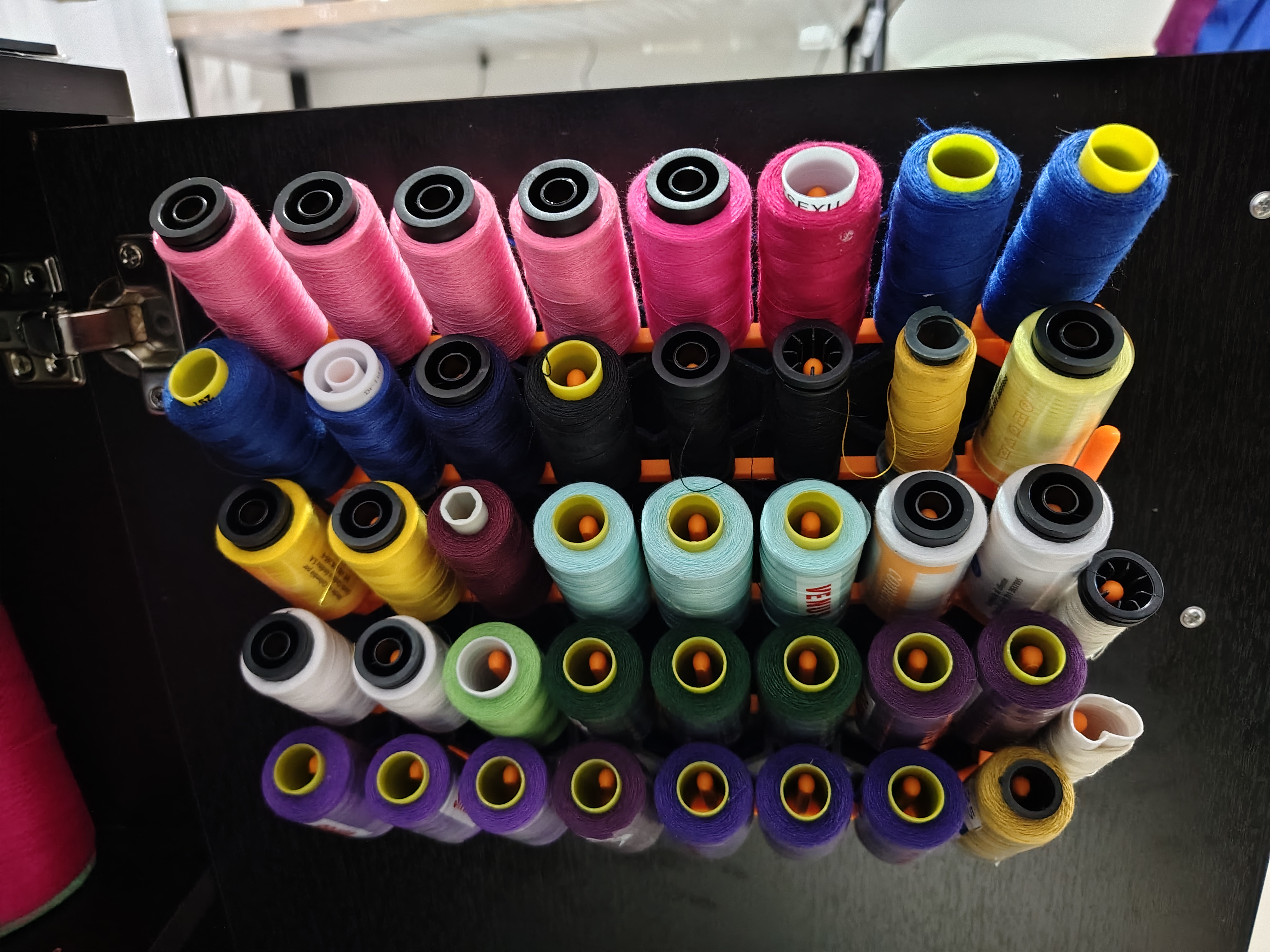 HSW - Dual-Orientation Thread Spool Holders