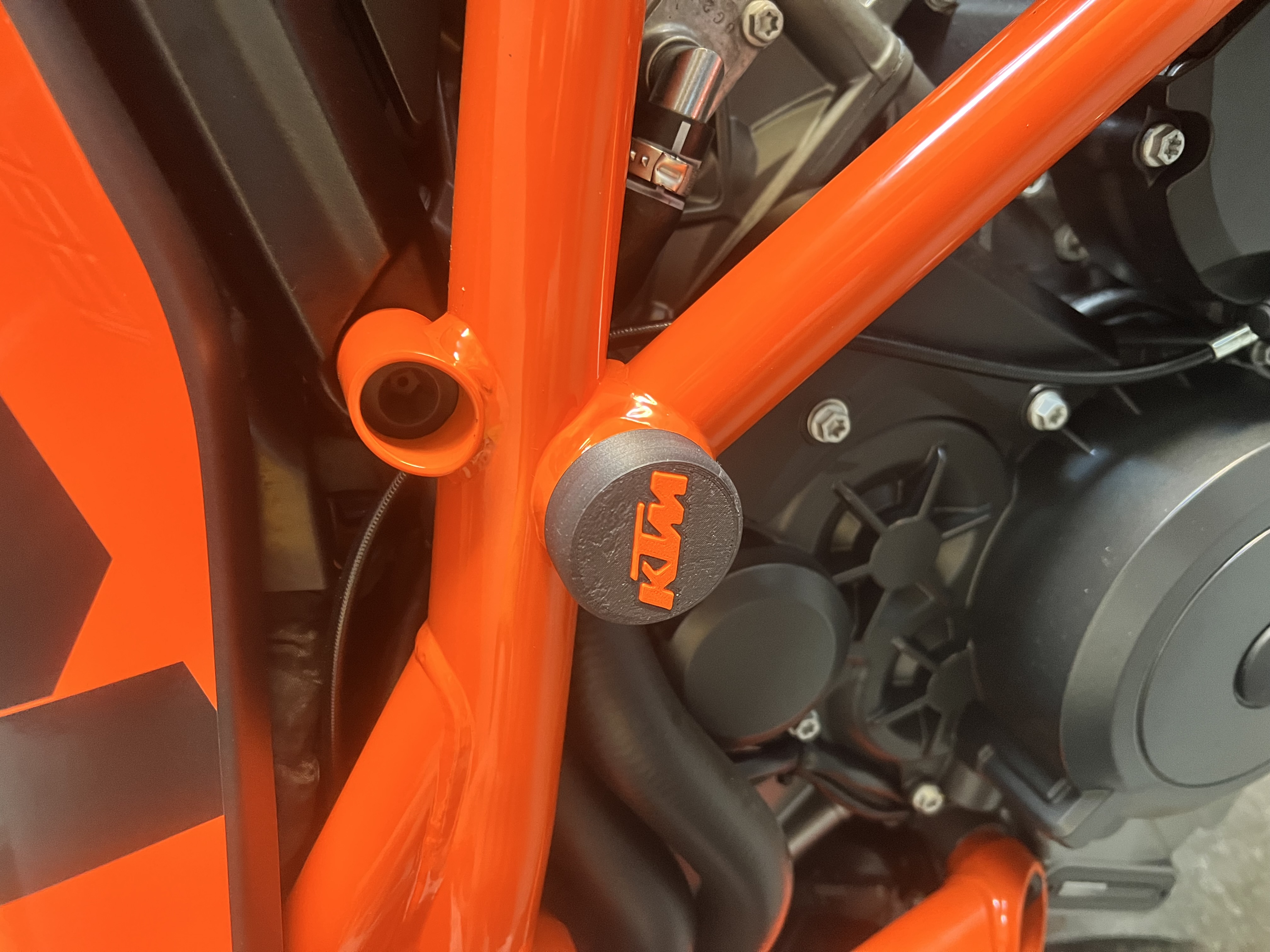 KTM Superduke 1290 R GEN 3.0 frame plug with airtag holder