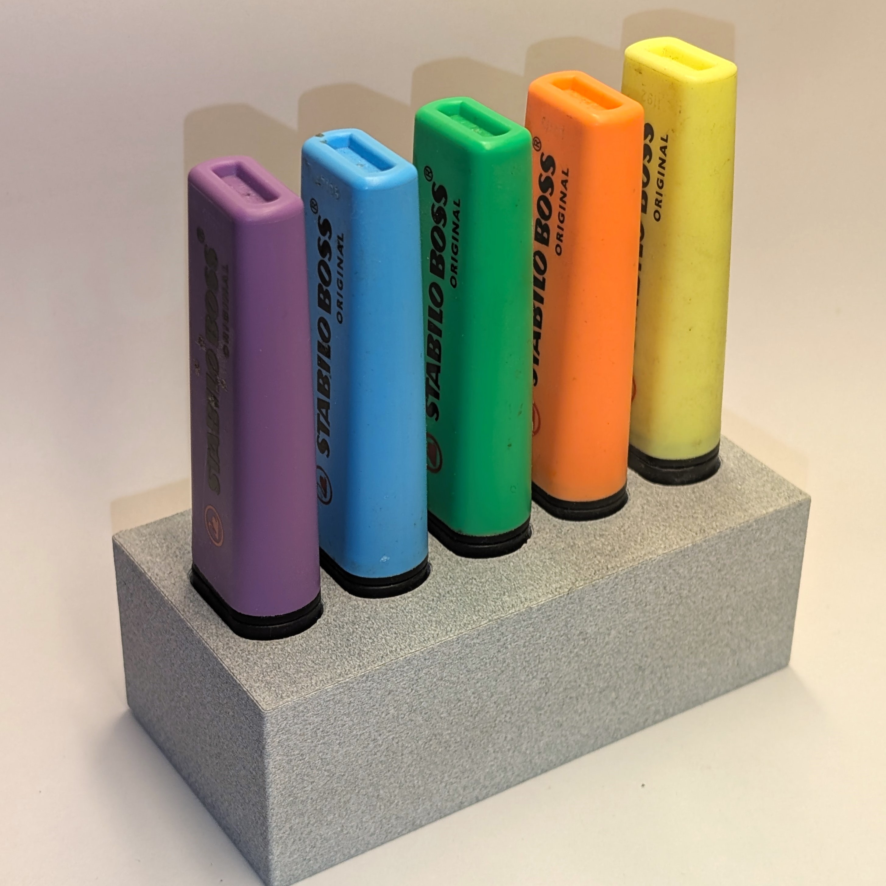 Bauhaus holder for highlight markers.