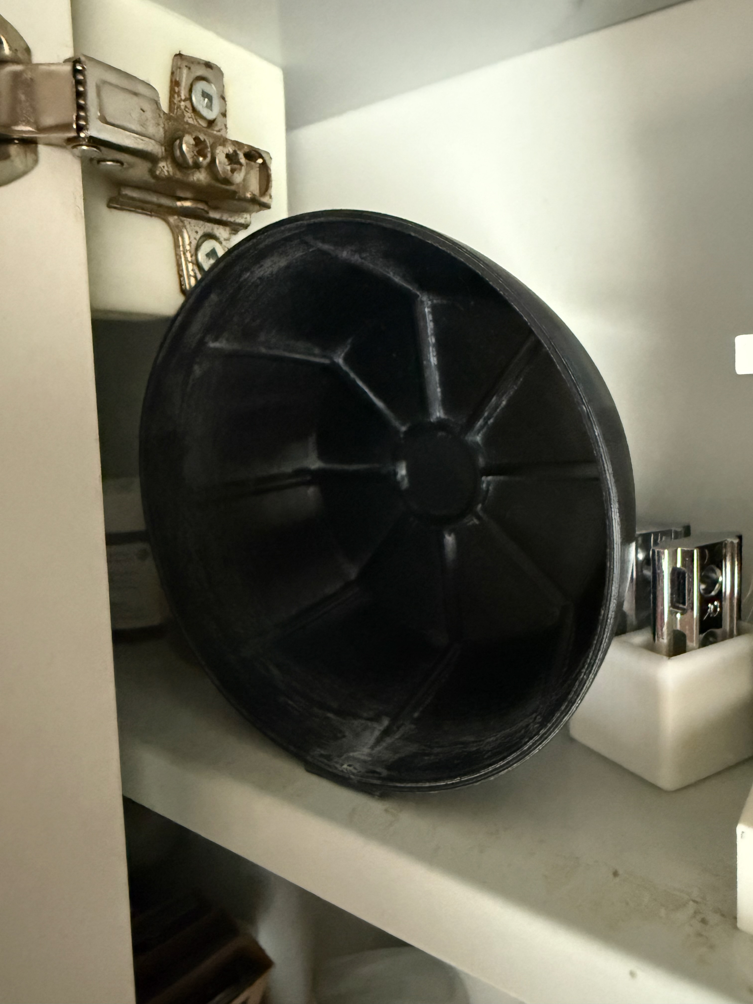 Shaving Bowl with magnets for storage upright
