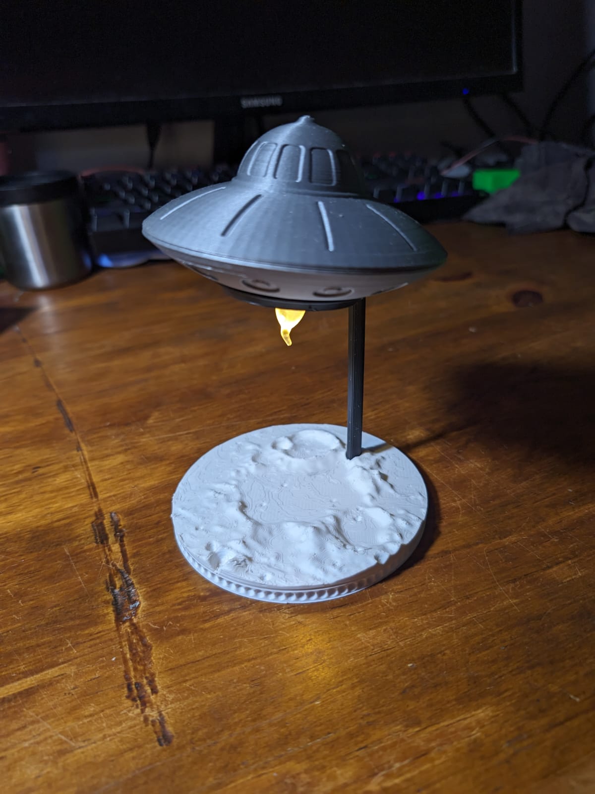 INVASION! The electric tea light UFO - Modified fully printable base