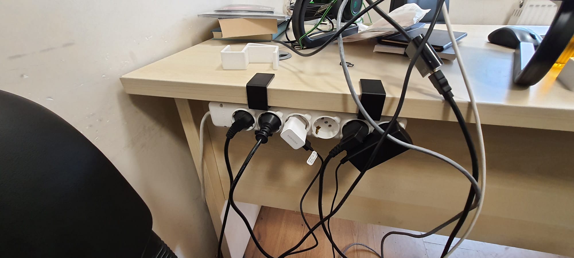 Screwless Power Strip Desk Mount by palio78 Download free STL model