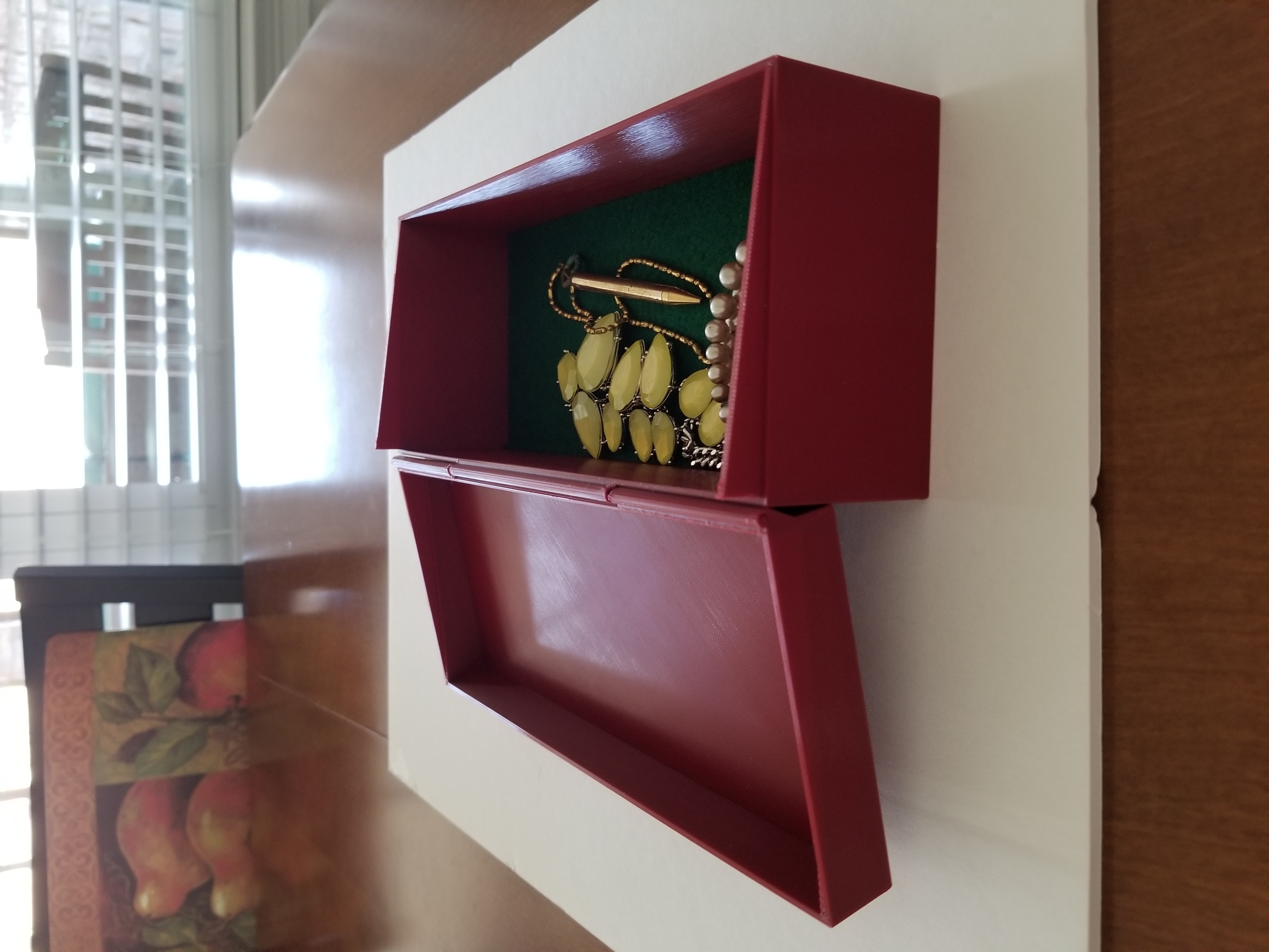 Hinged storage box — thumbnail 2