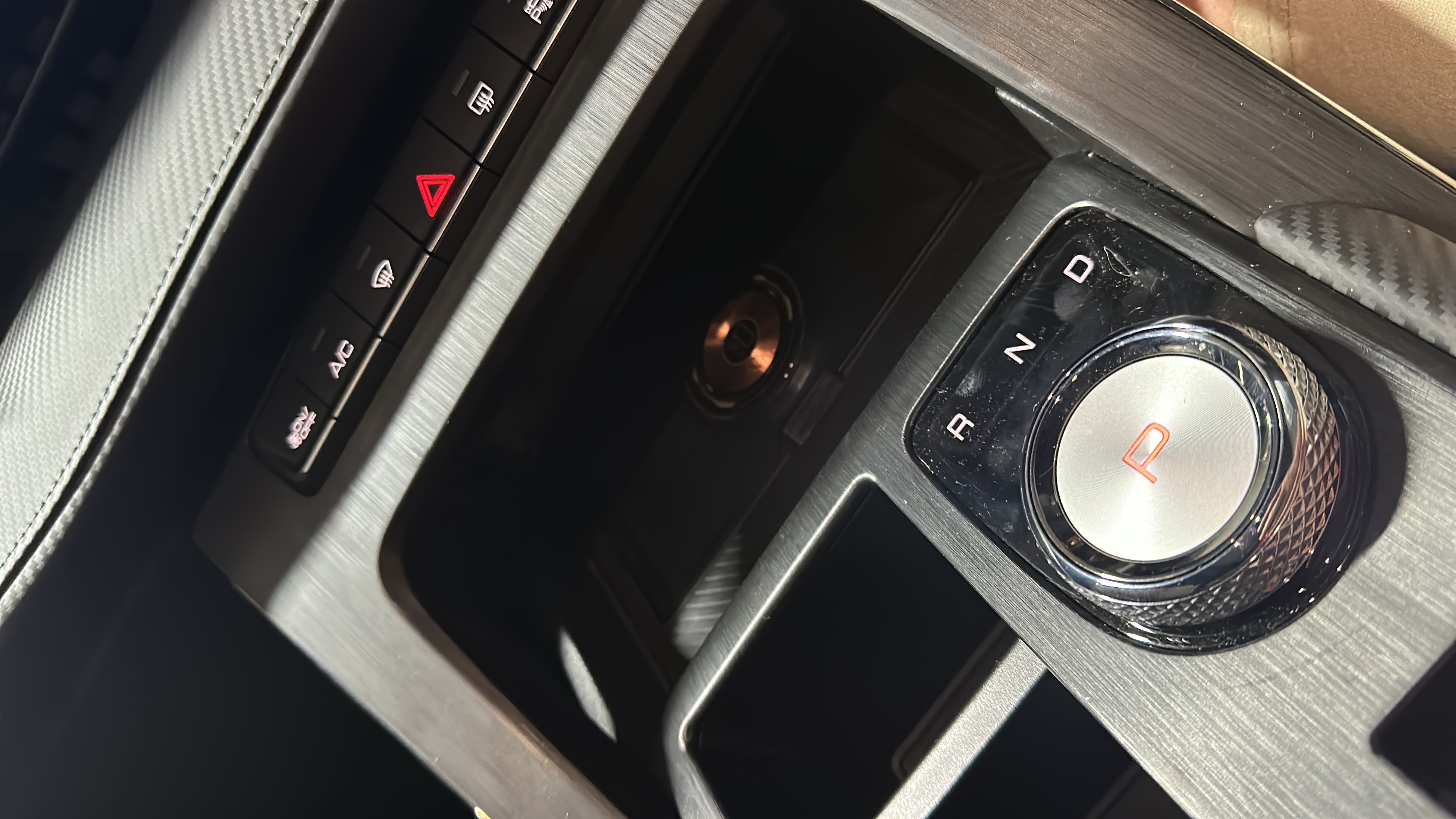 2025 Haval H6 GT PHEV Wireless Charging Insert