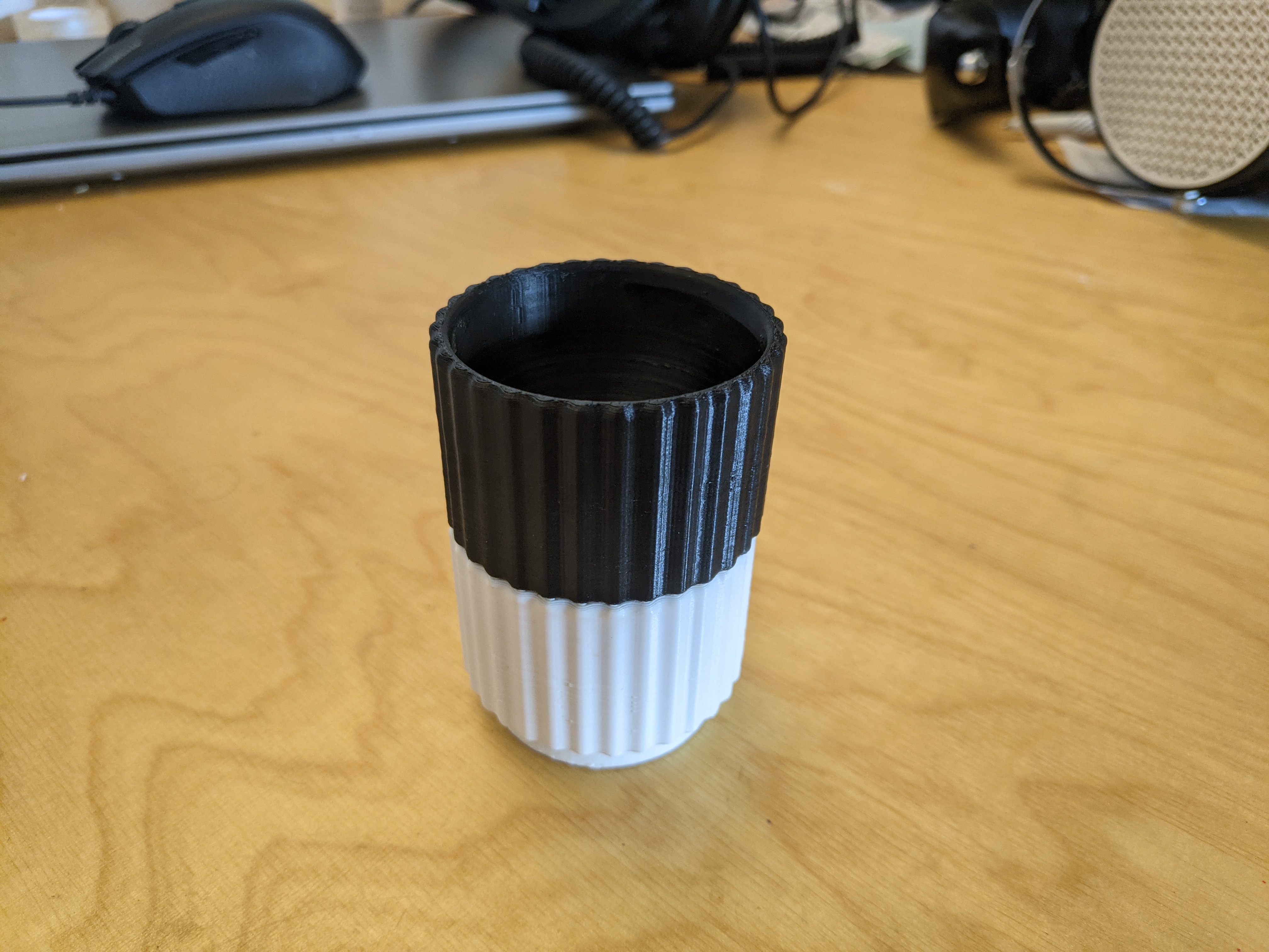Miniatura 6 do modelo 3D Stackable Egg Cups