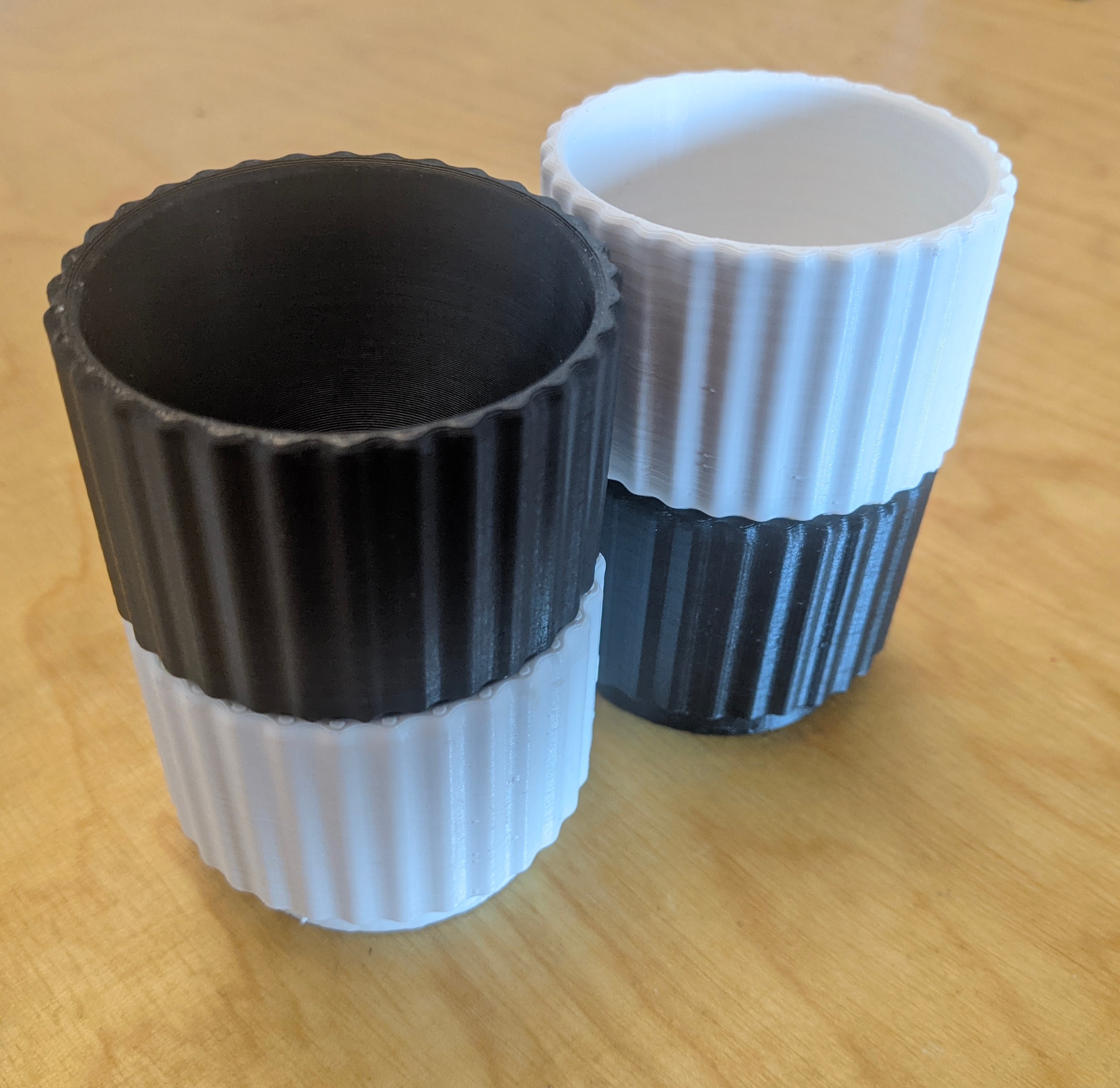 Miniatura 2 do modelo 3D Stackable Egg Cups