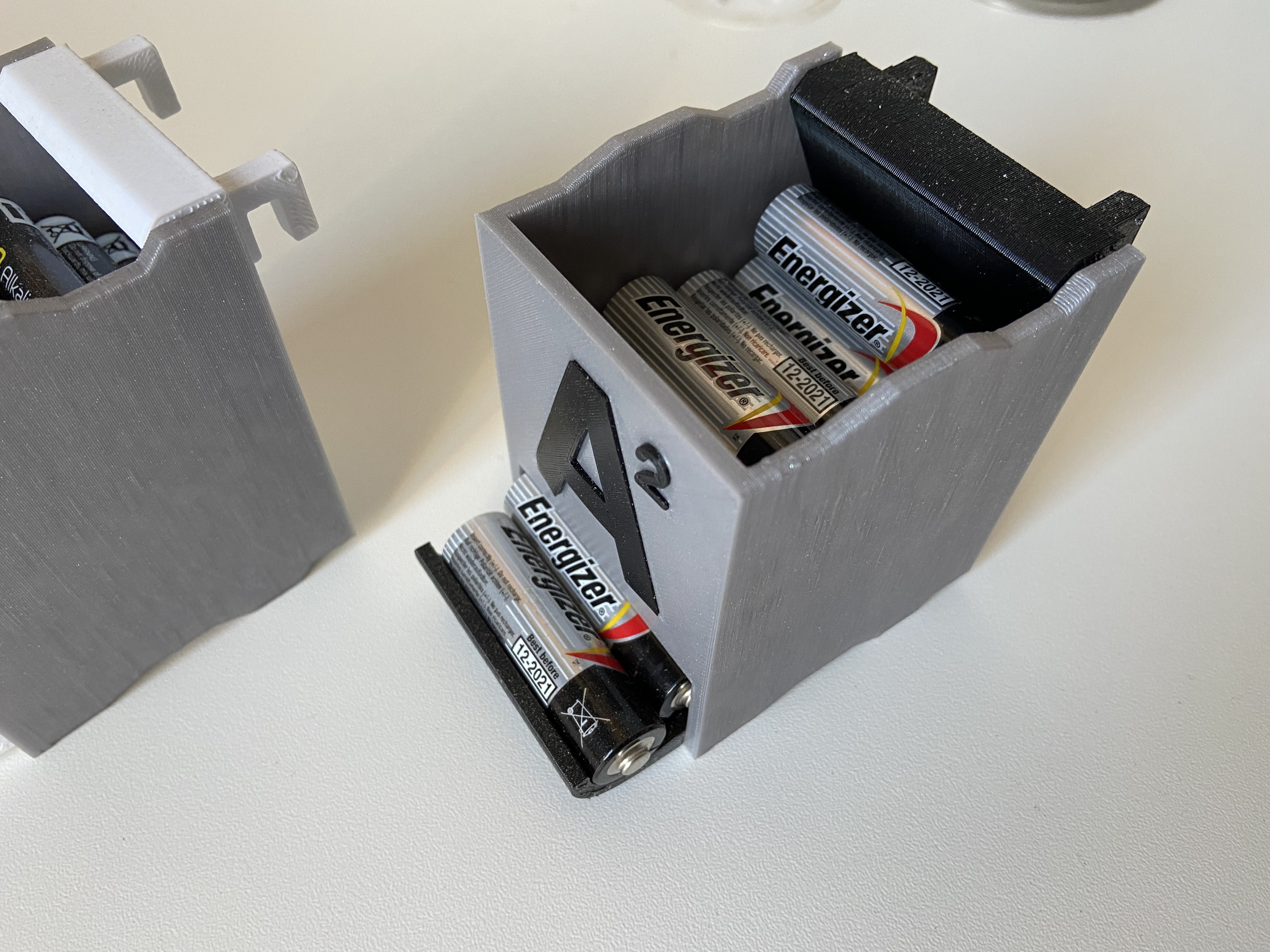 Miniatura 2 do modelo 3D Skadis - stackable battery holder adapter
