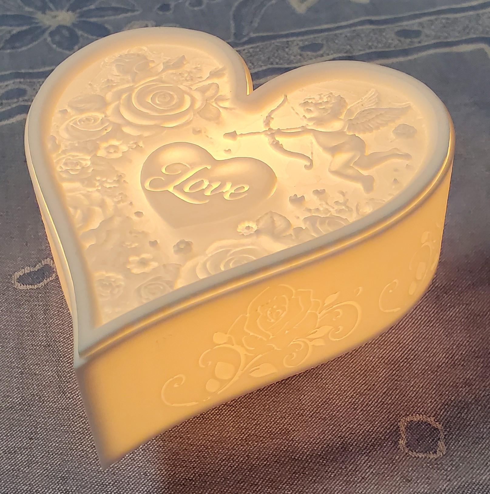 "Amor's Embrace" – Illuminated Decorative Box