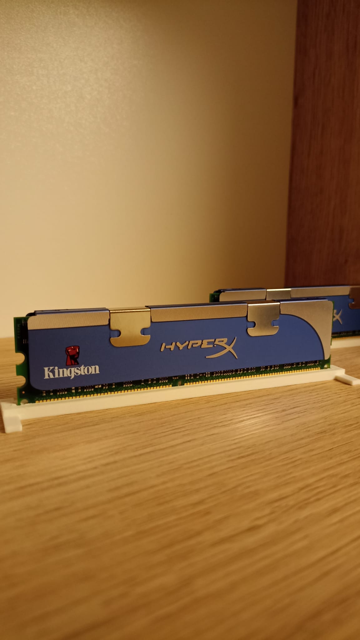 DDR2 RAM Holder – Decorative Stand