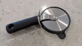 OXO 4" Magnetic Pizza Wheel Cutter Protector