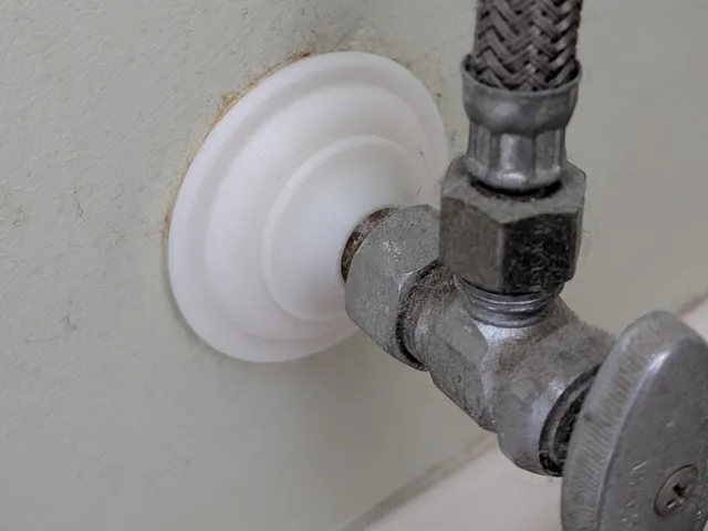 Wider stepped ogee escutcheon for 1/2 inch pipe