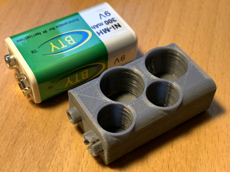 AA (LR6) and AAA (LR03) battery holder shaped as a 9V battery