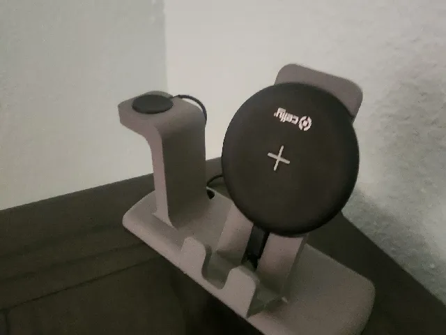 Samsung Fold 4 and Galaxy Watch 5 Stand