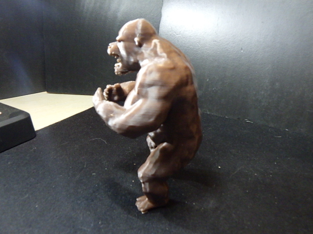 Gorilla standing up — thumbnail 3
