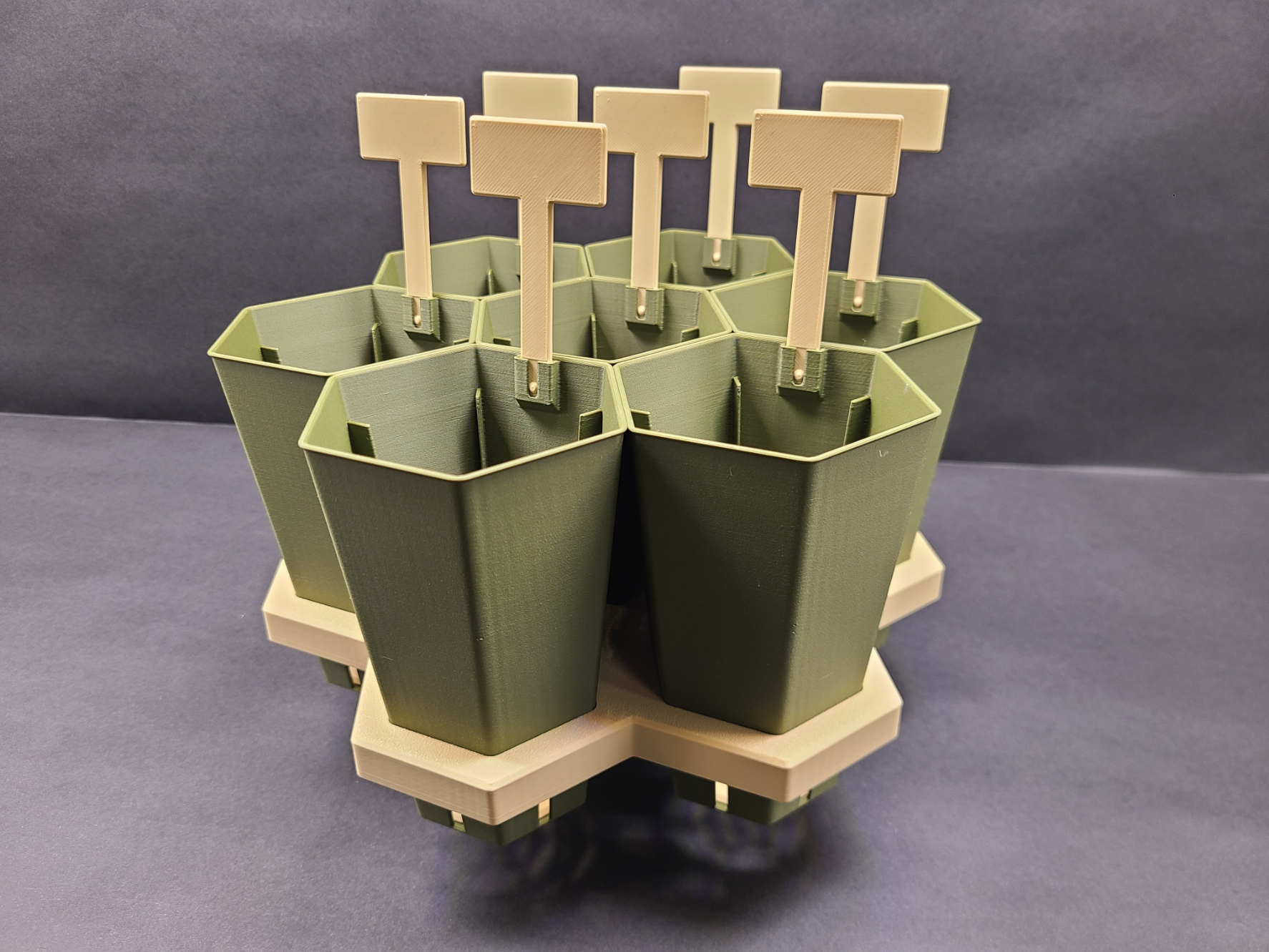 Miniatura 4 do modelo 3D Hexagonal Seed Starter