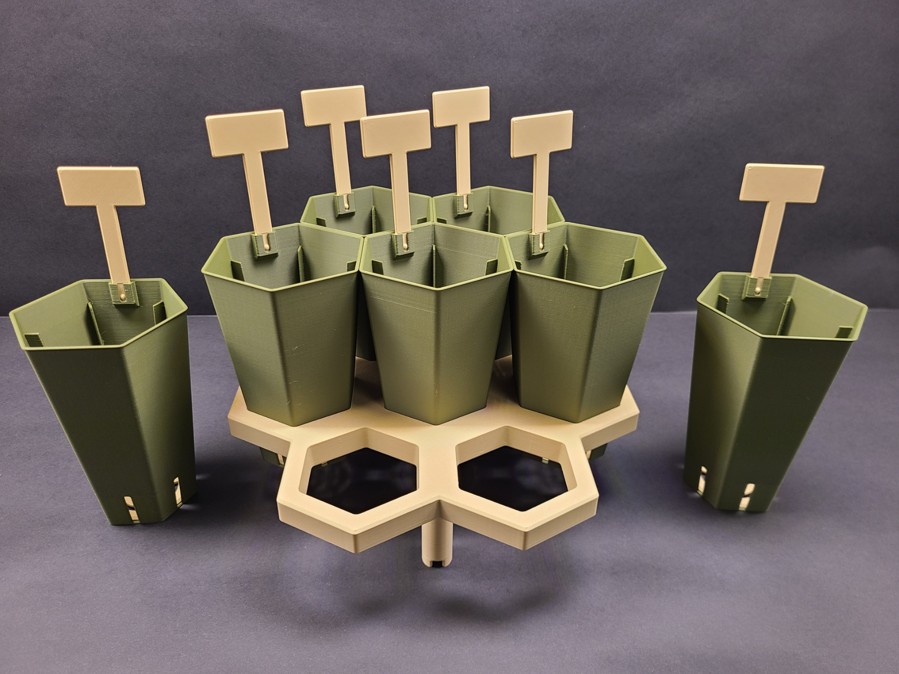 Miniatura 5 do modelo 3D Hexagonal Seed Starter