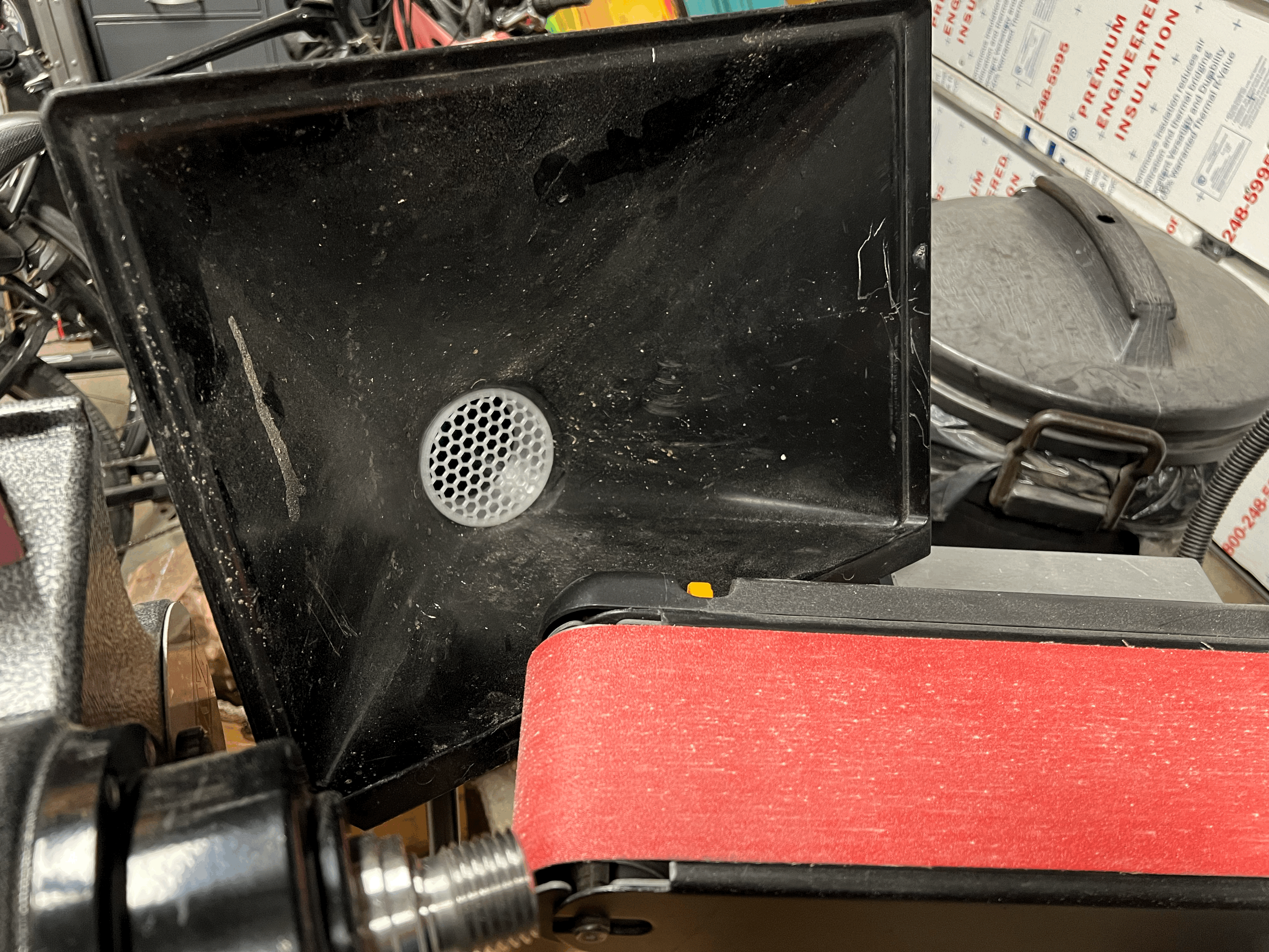 Grate/vent/filter for lathe/miter dust collection hood