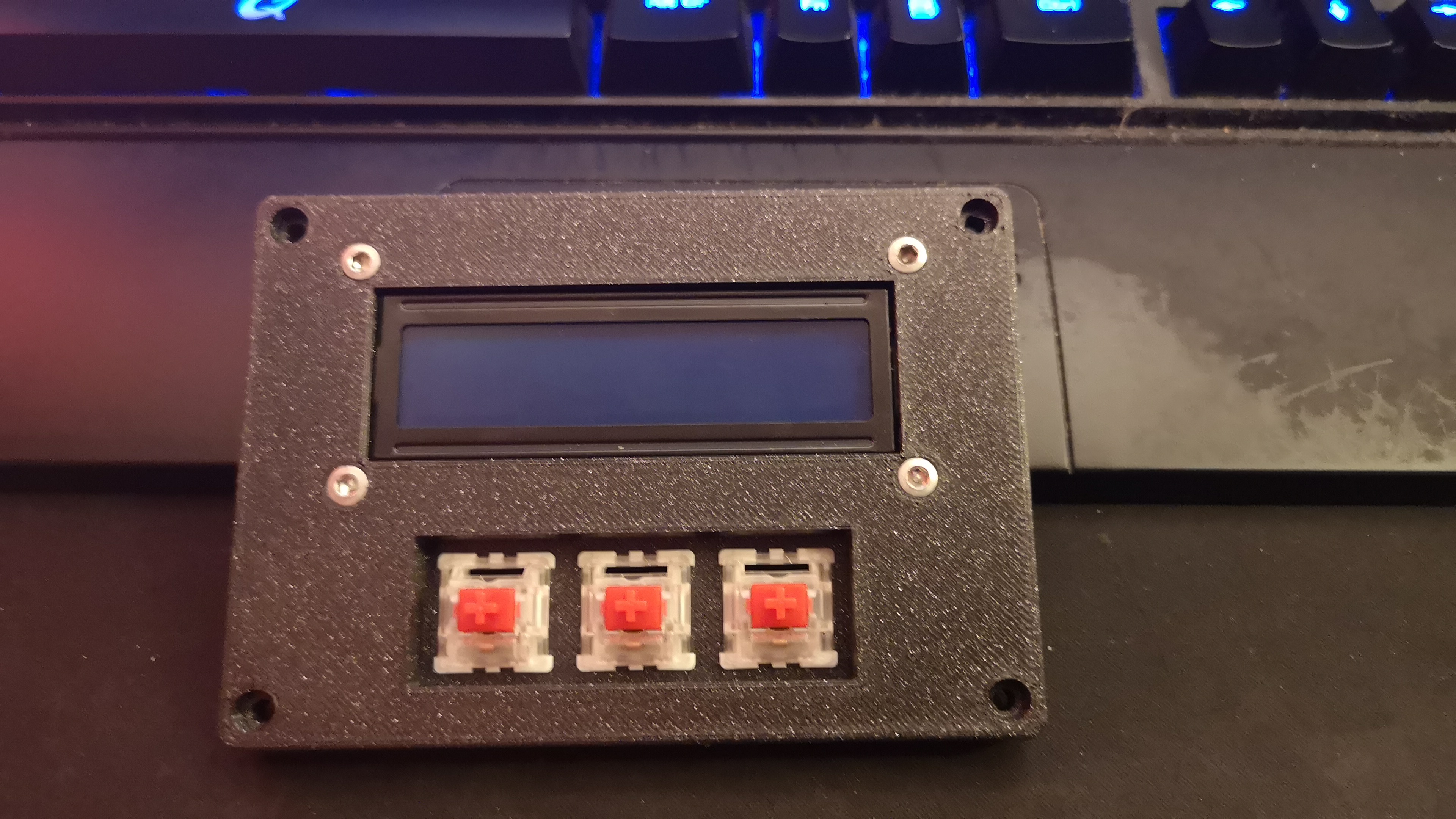 Media Panel with LCD Display and printable Keycaps by GermanDarknes