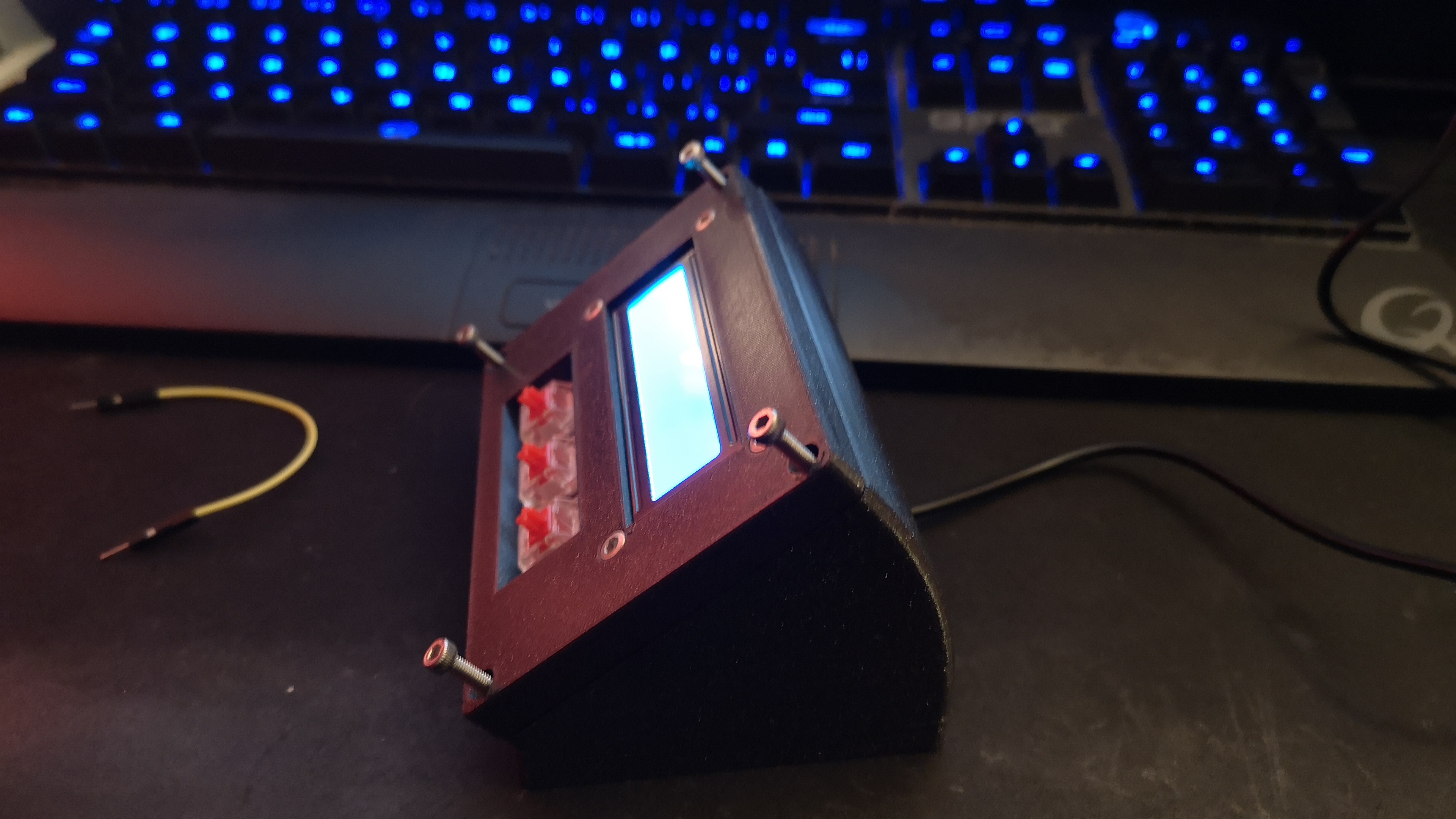 Media Panel with LCD Display and printable Keycaps by GermanDarknes