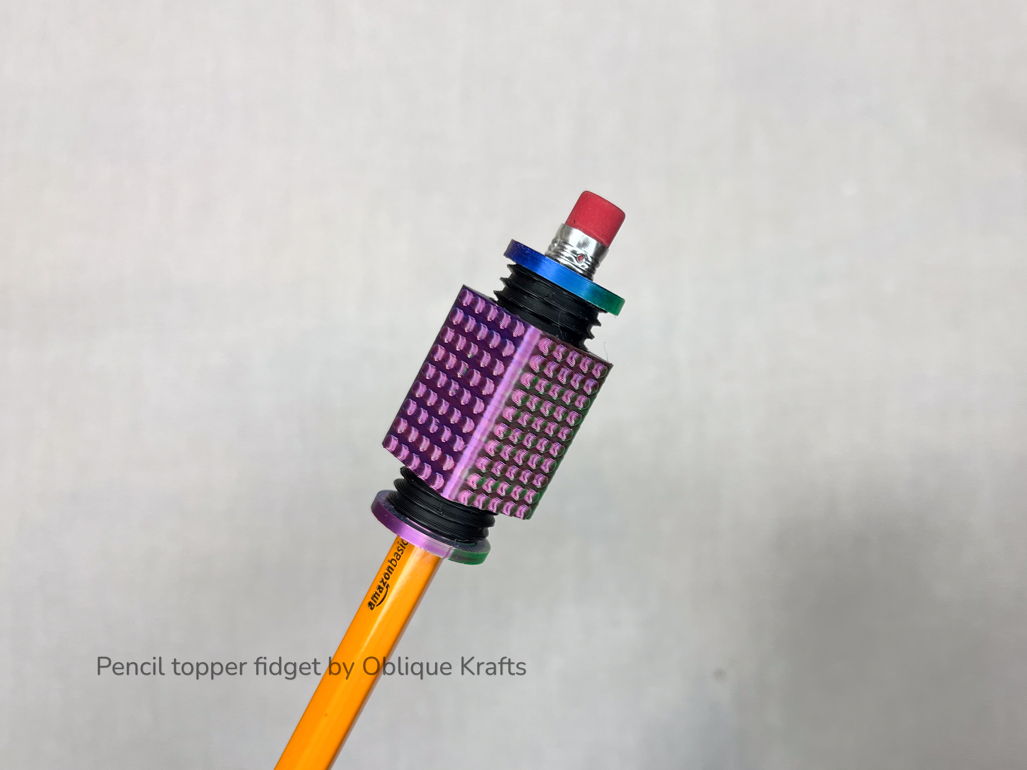 Pencil topper threaded fidget