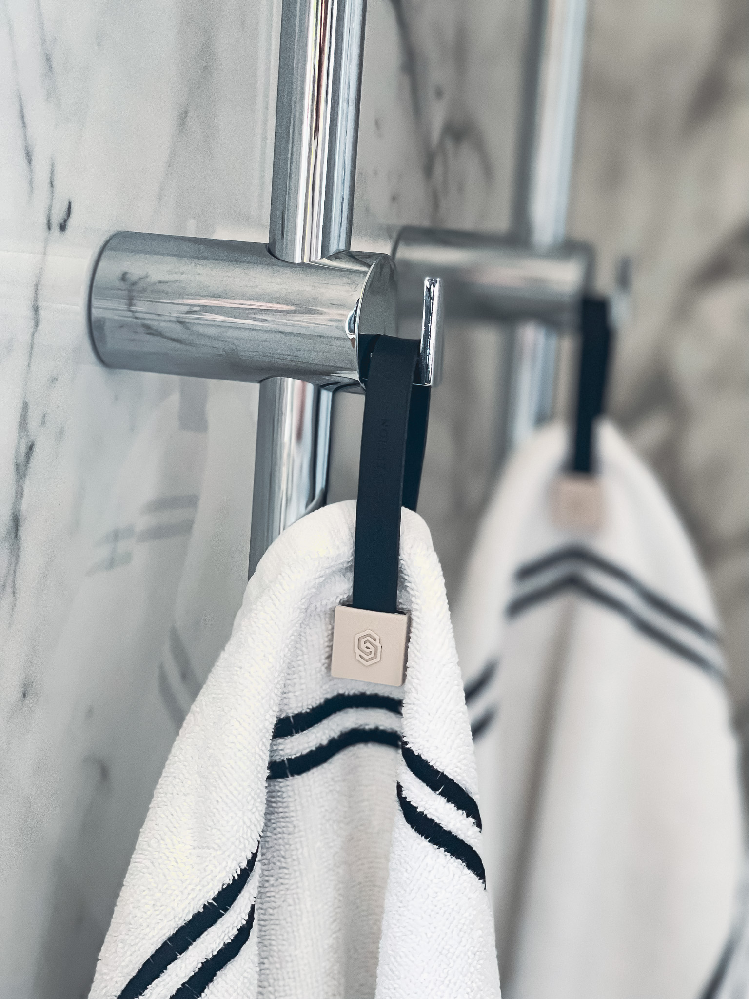 Towel loop clips square set beige/black